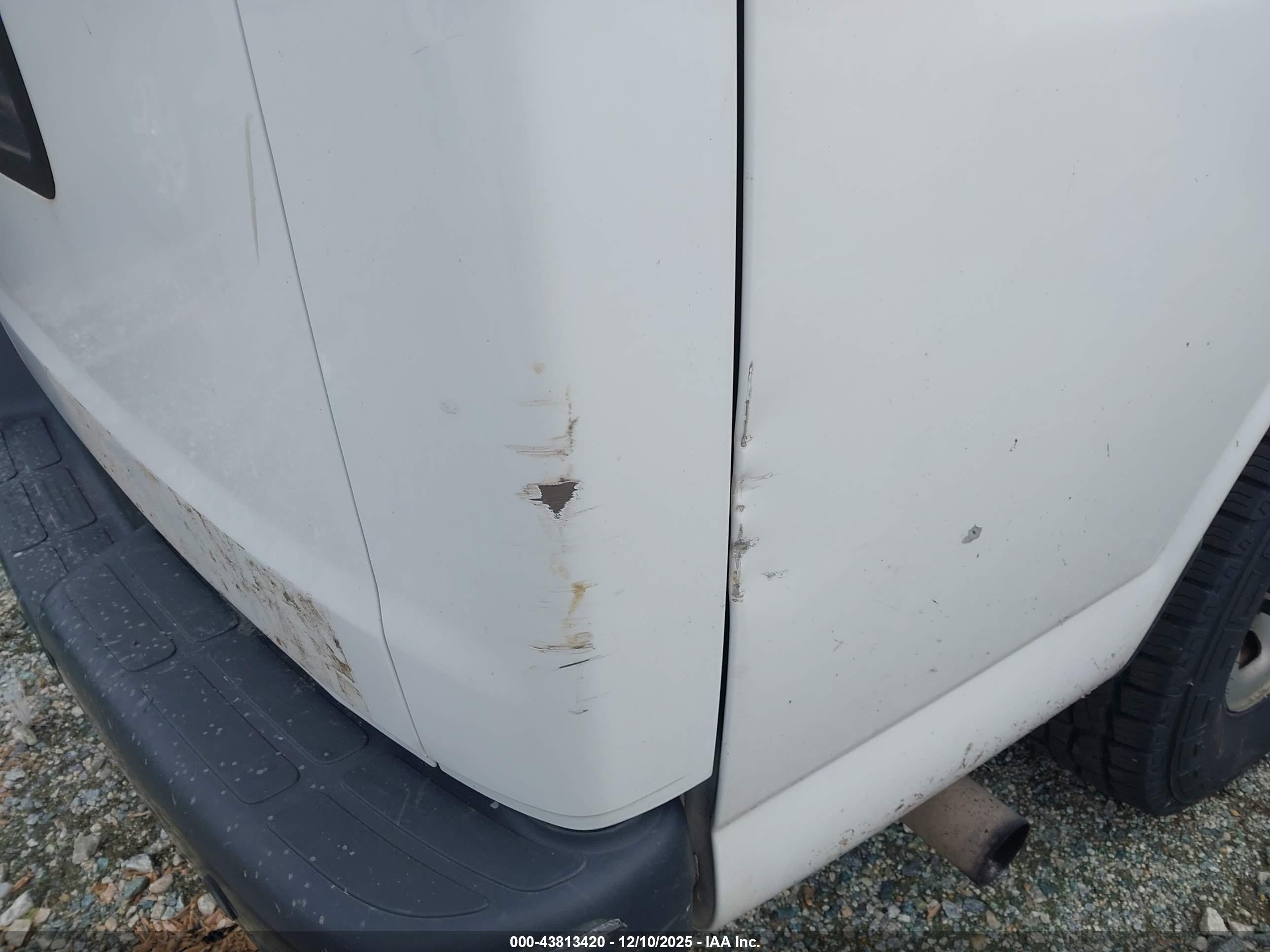 CHEVROLET EXPRESS image 6