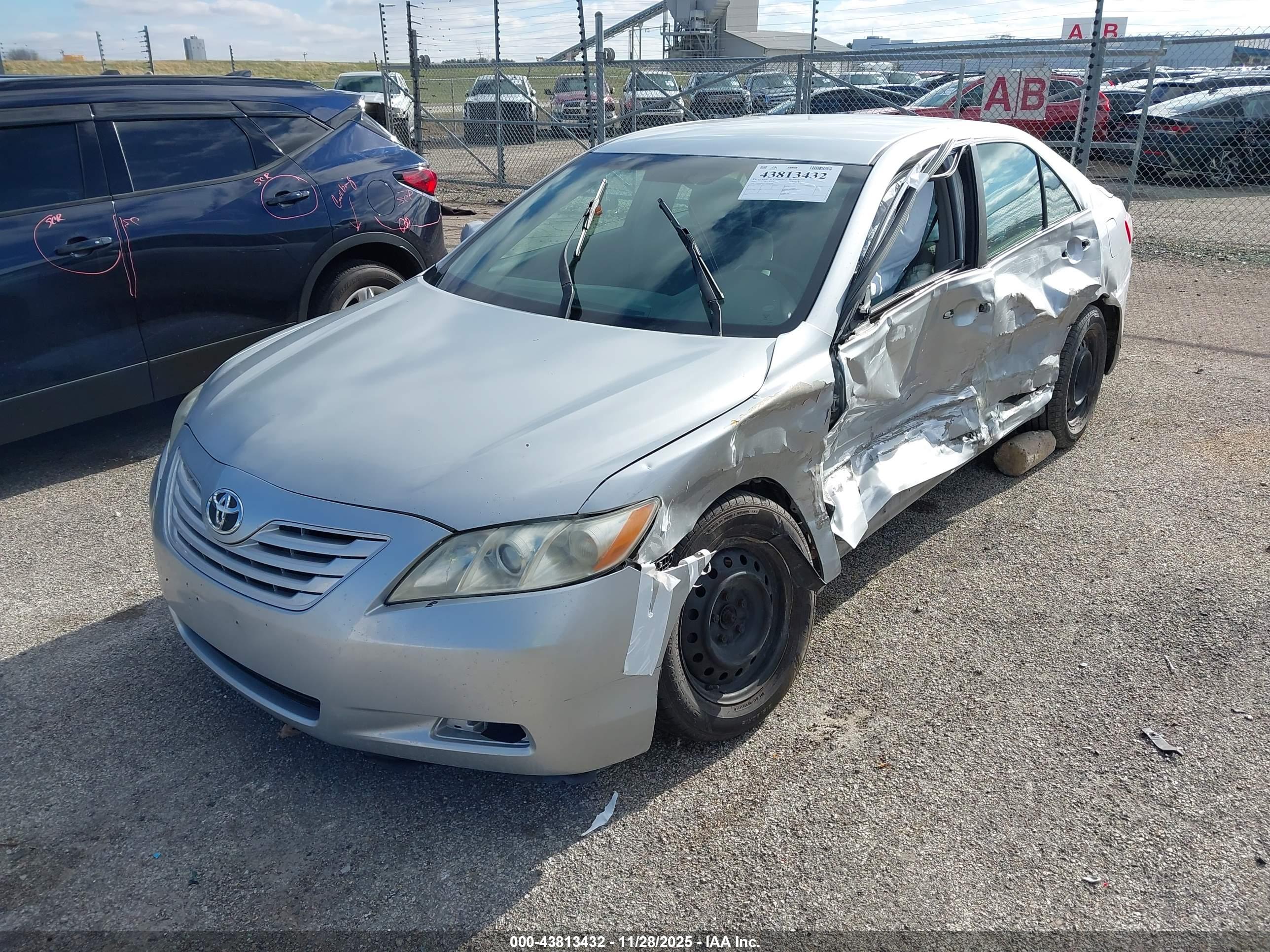 TOYOTA CAMRY image 2