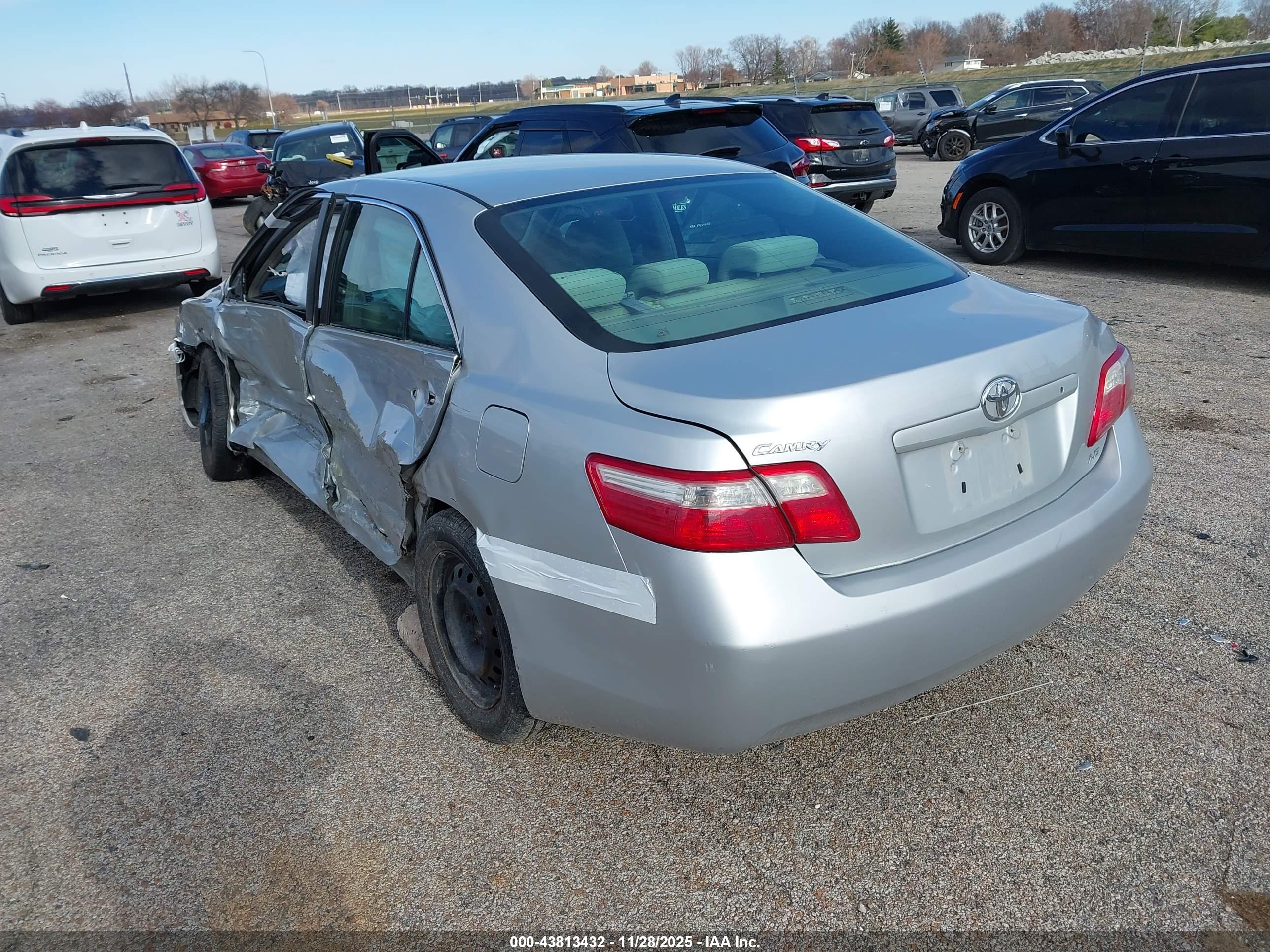 TOYOTA CAMRY image 3