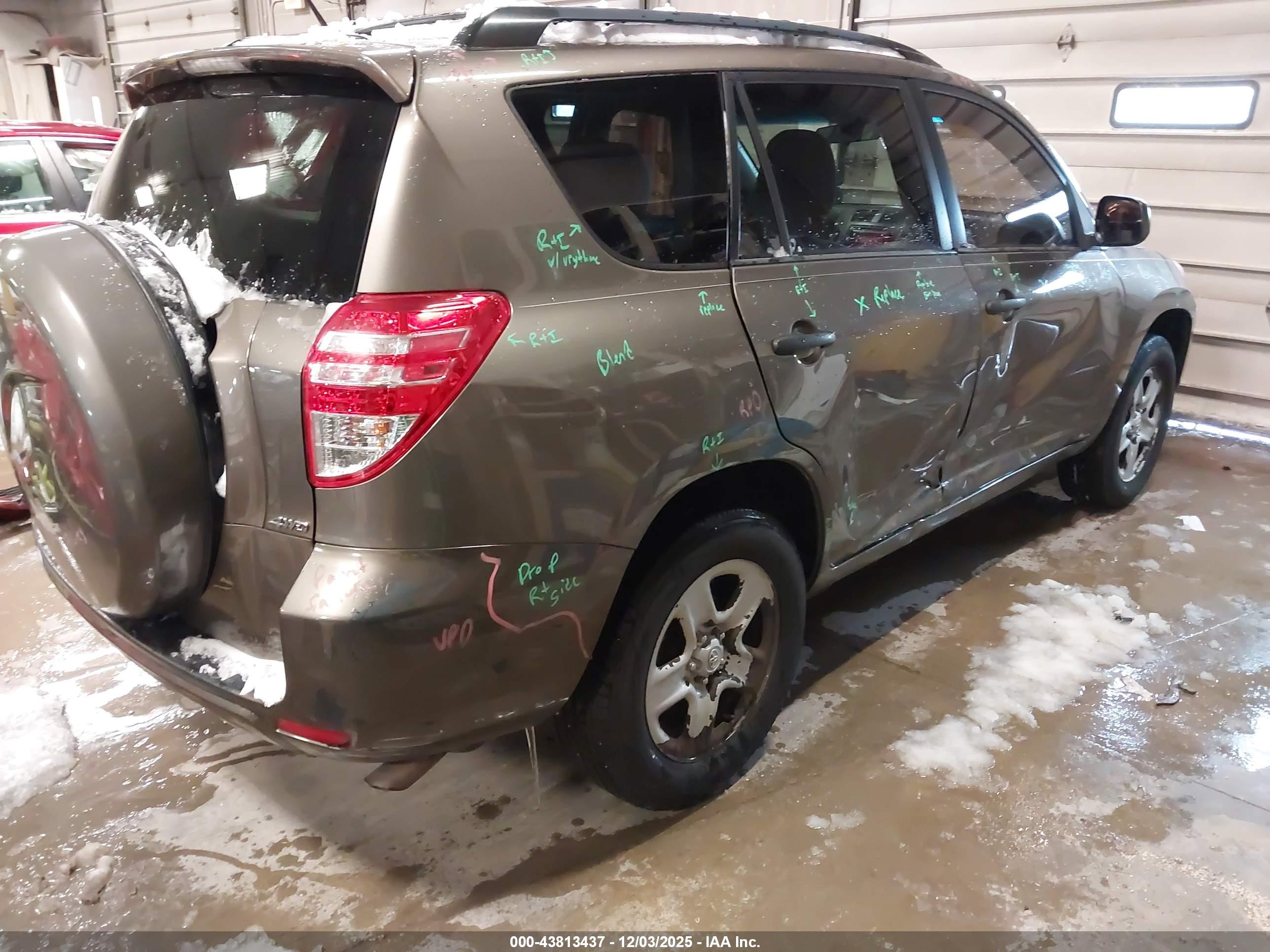 TOYOTA RAV4 image 4