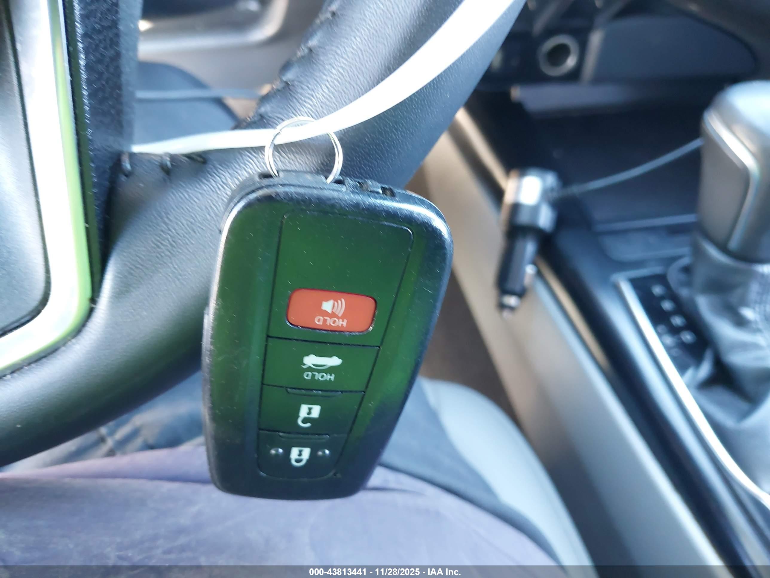 TOYOTA CAMRY image 11