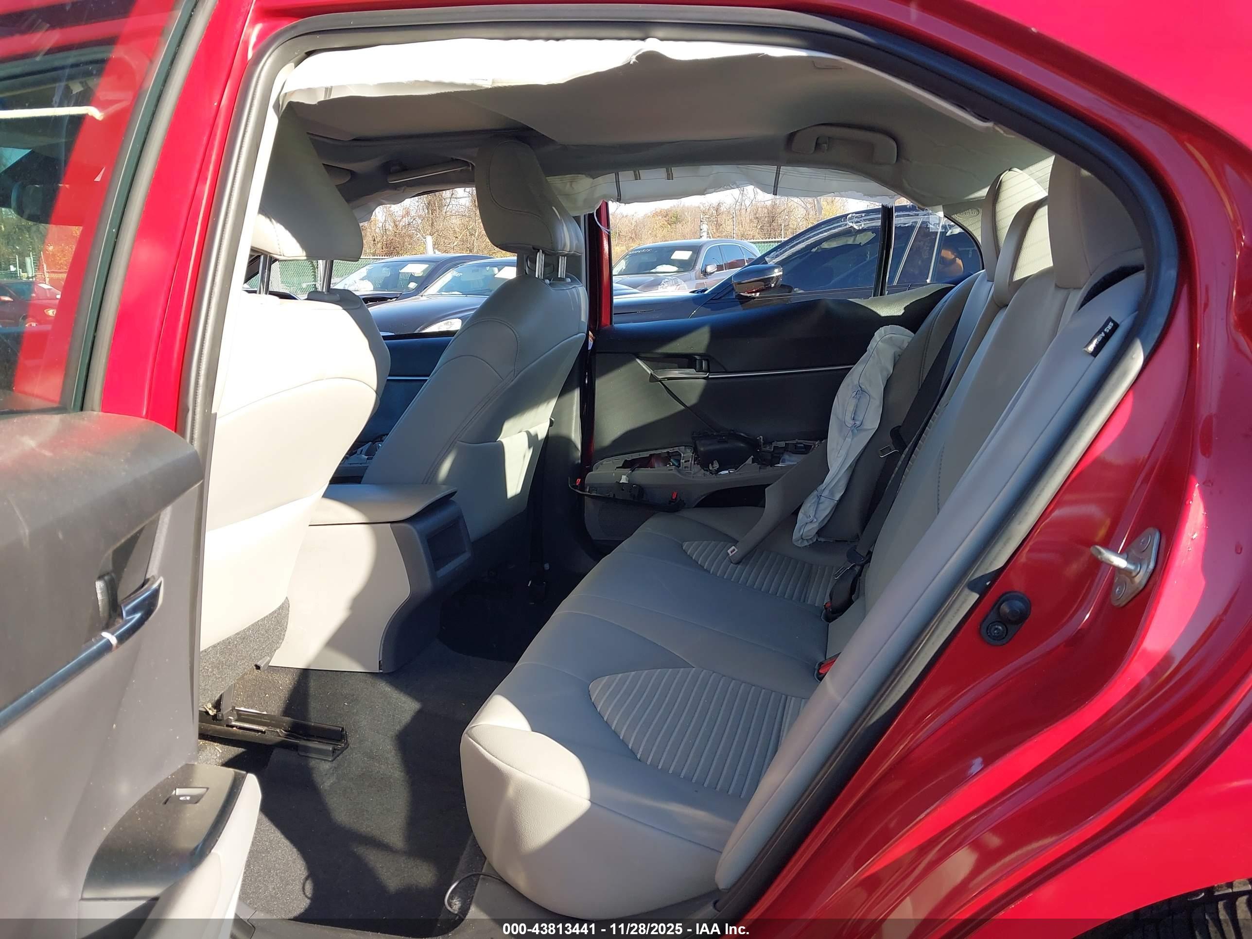 TOYOTA CAMRY image 8