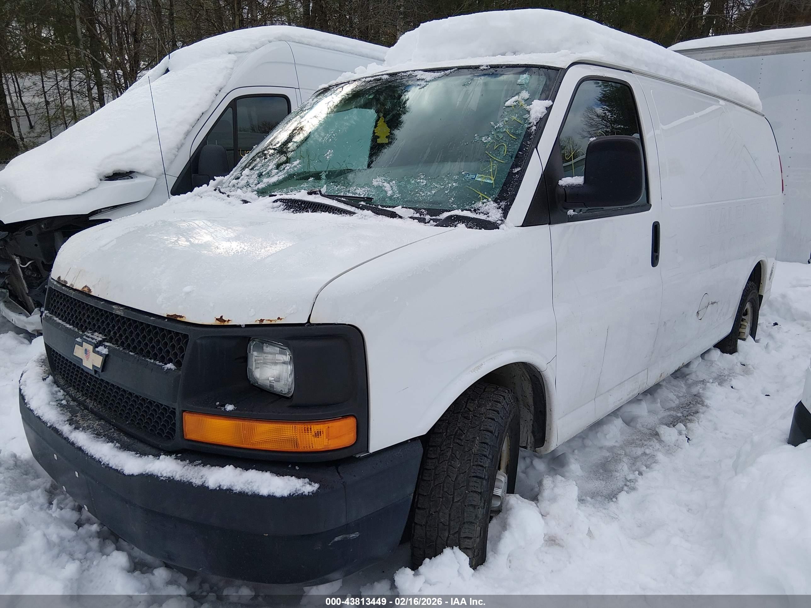 CHEVROLET EXPRESS image 2