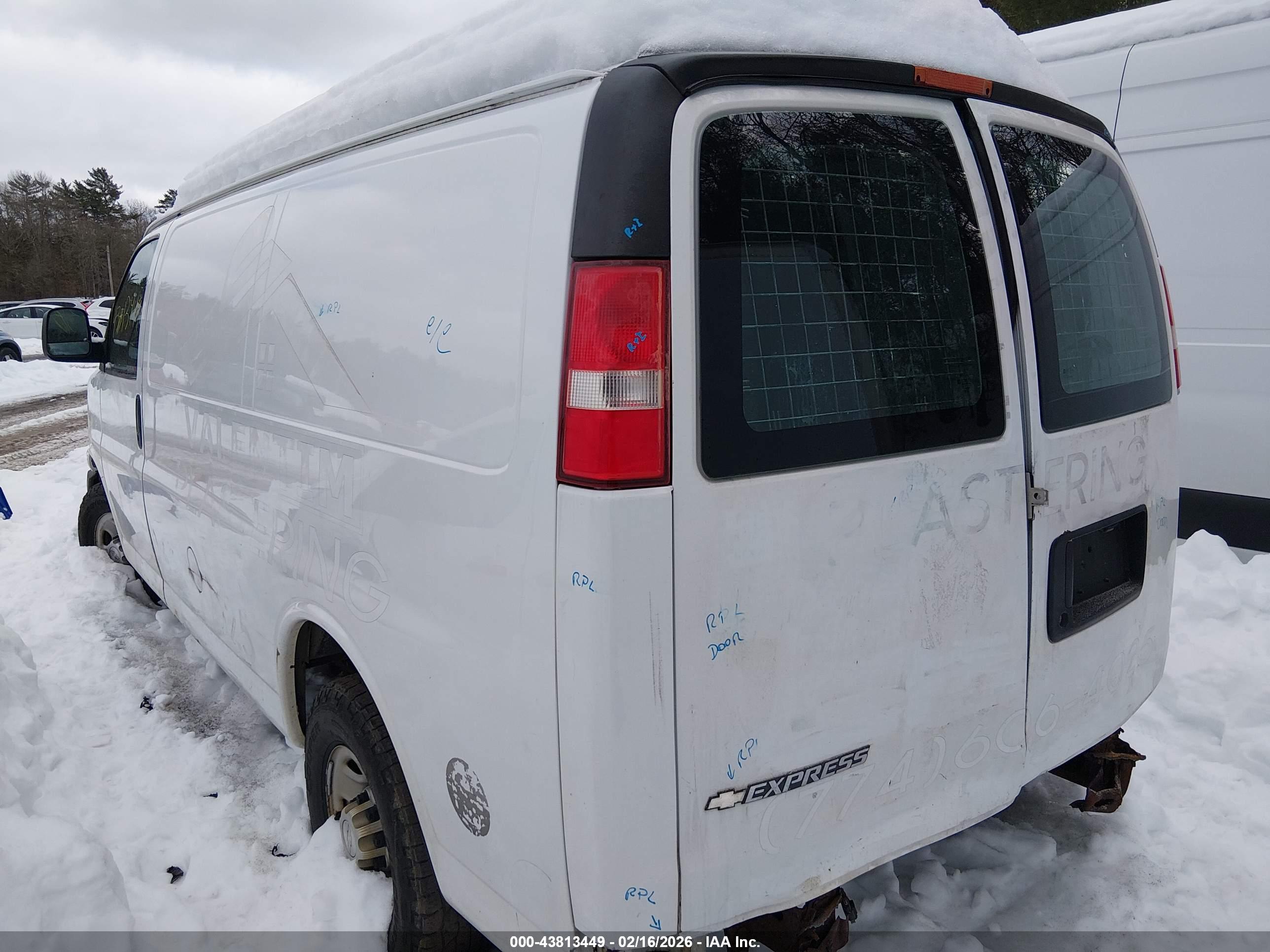 CHEVROLET EXPRESS image 3