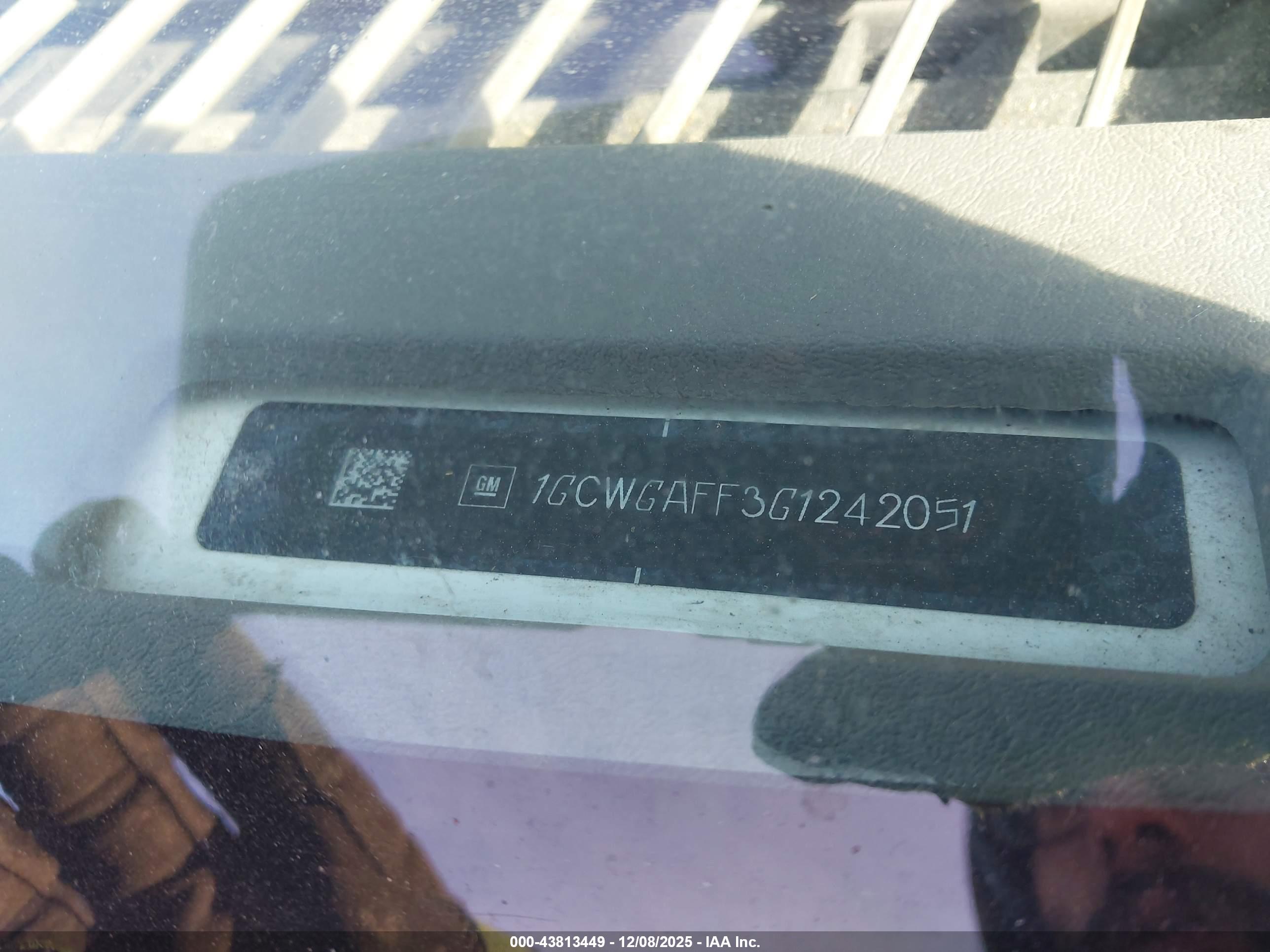 CHEVROLET EXPRESS image 9