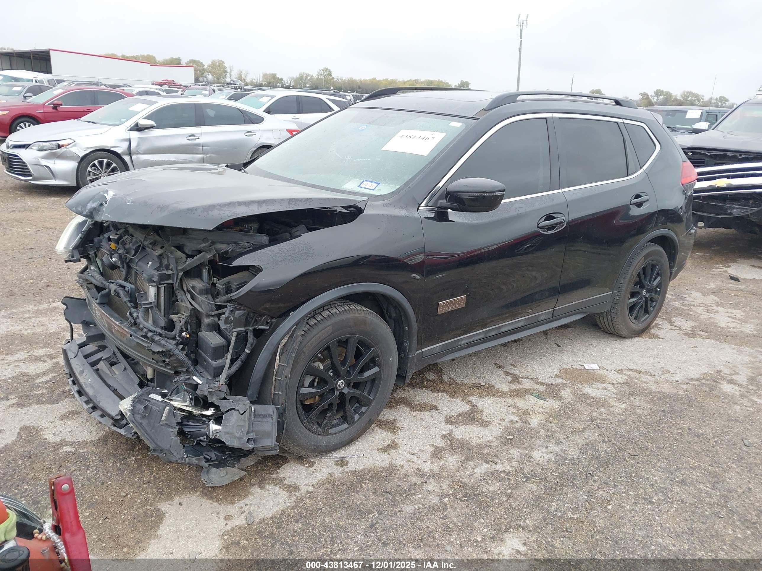 NISSAN ROGUE image 2