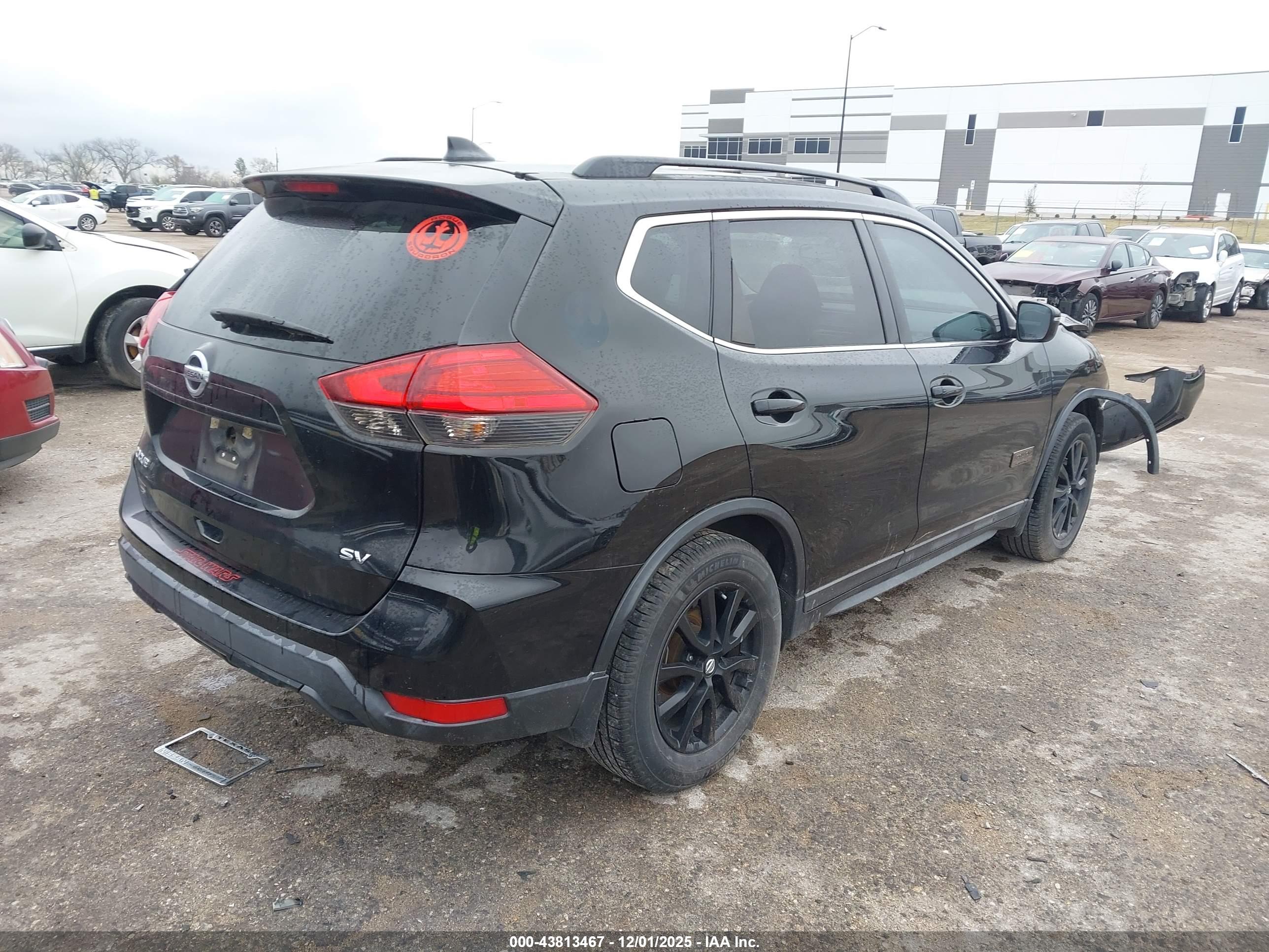 NISSAN ROGUE image 4