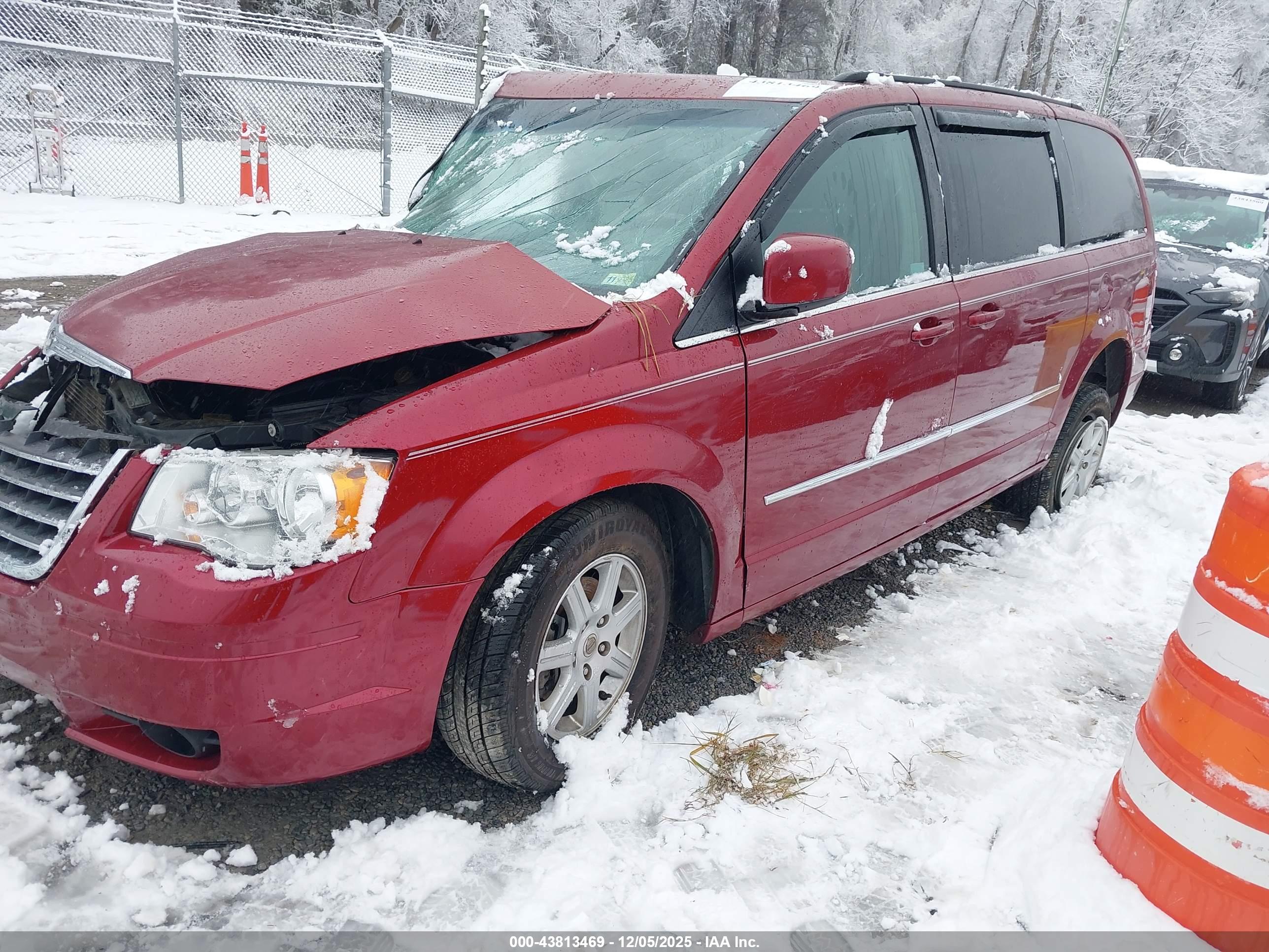 CHRYSLER TOWN image 2