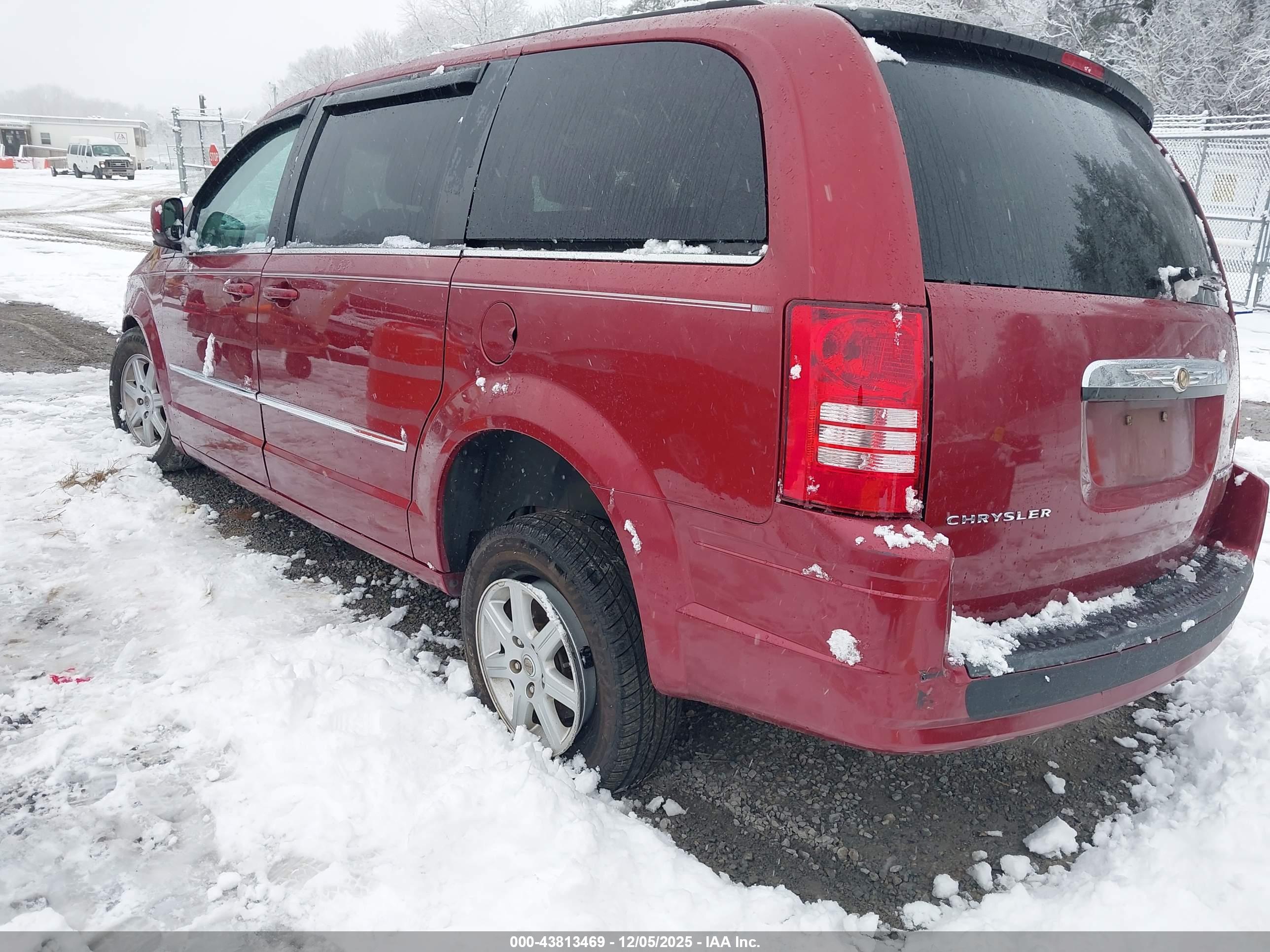 CHRYSLER TOWN image 3