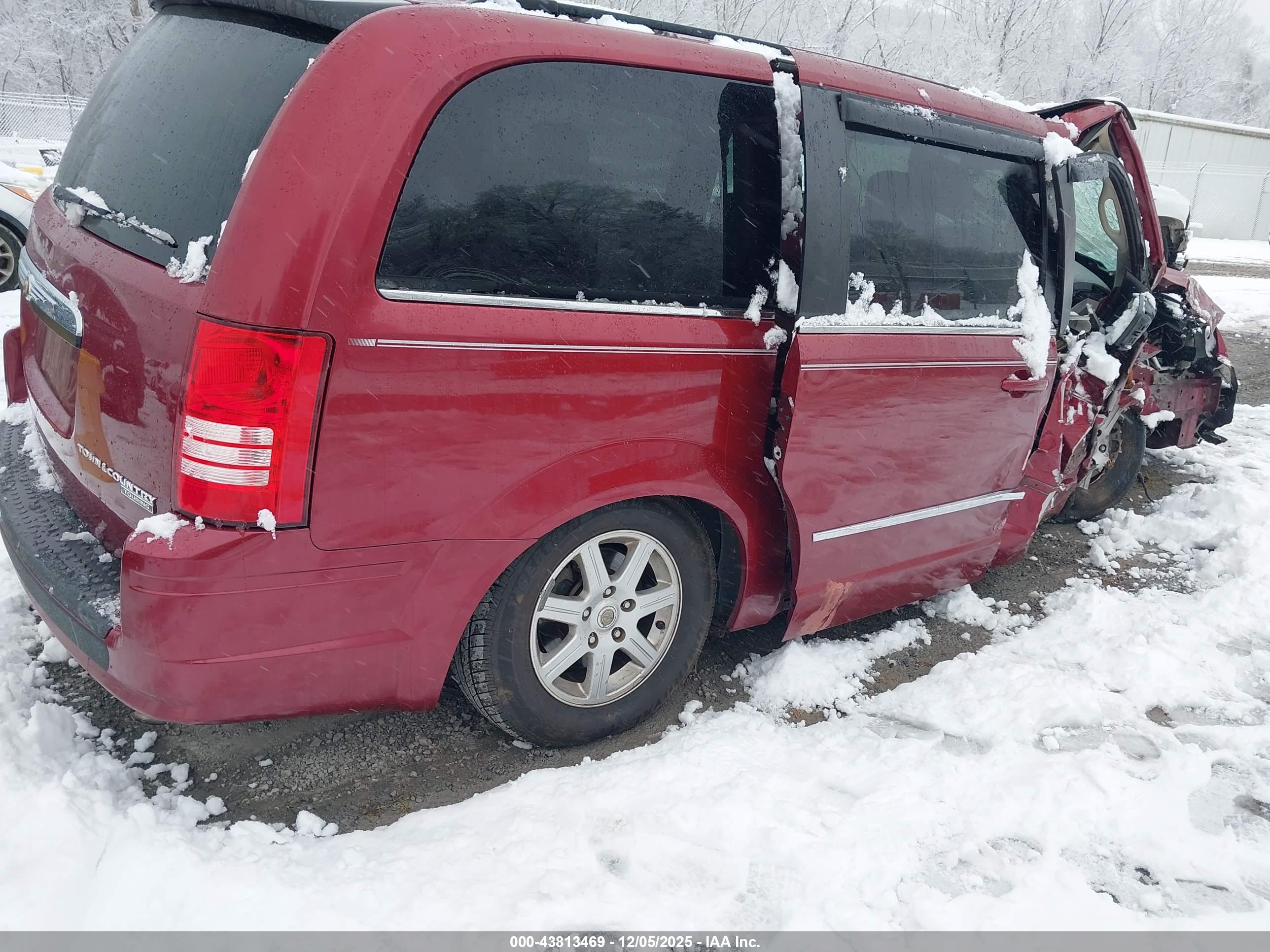 CHRYSLER TOWN image 4