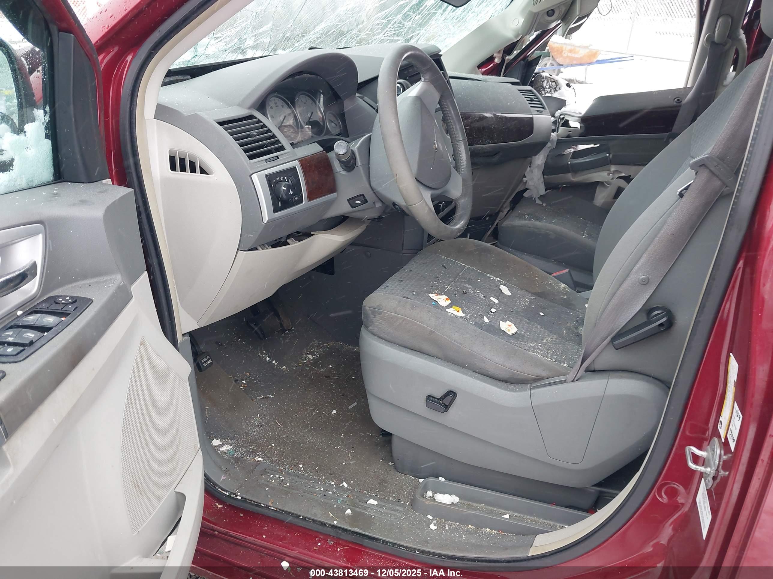 CHRYSLER TOWN image 5