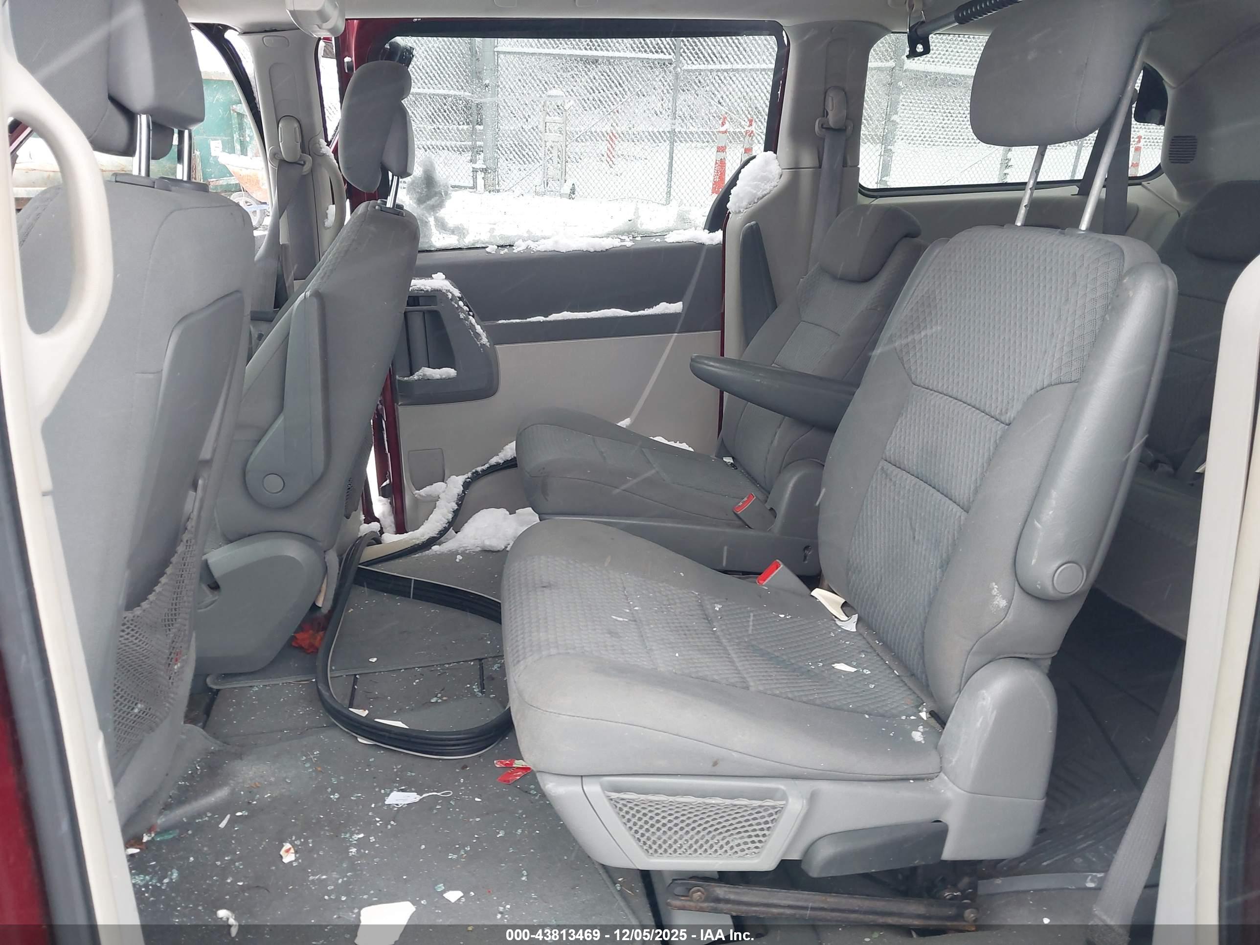 CHRYSLER TOWN image 8