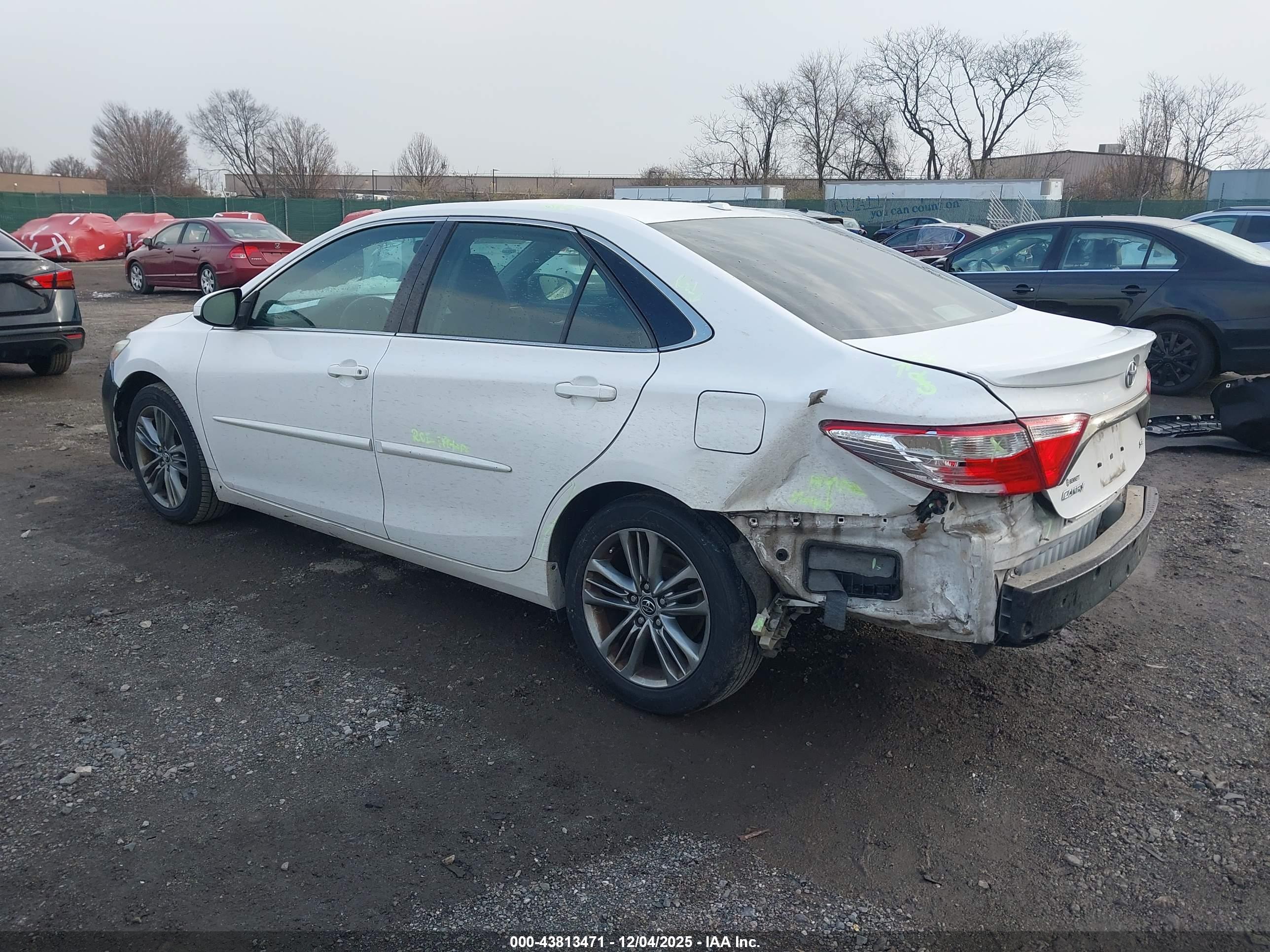 TOYOTA CAMRY image 3