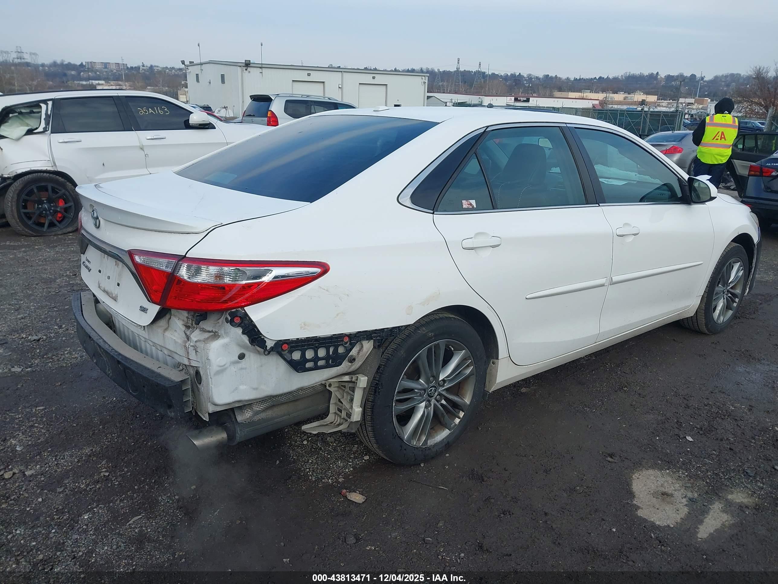 TOYOTA CAMRY image 4