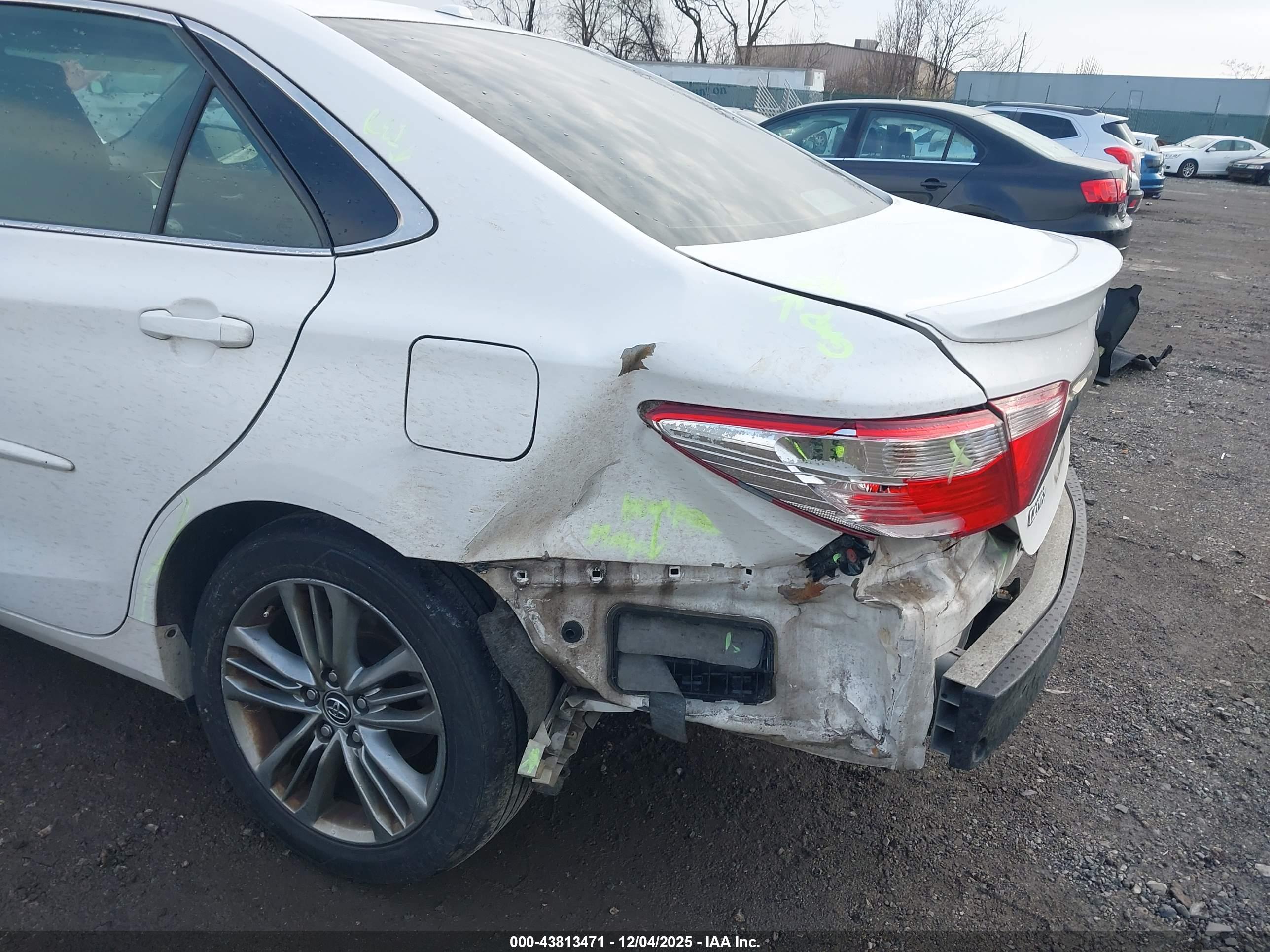 TOYOTA CAMRY image 6