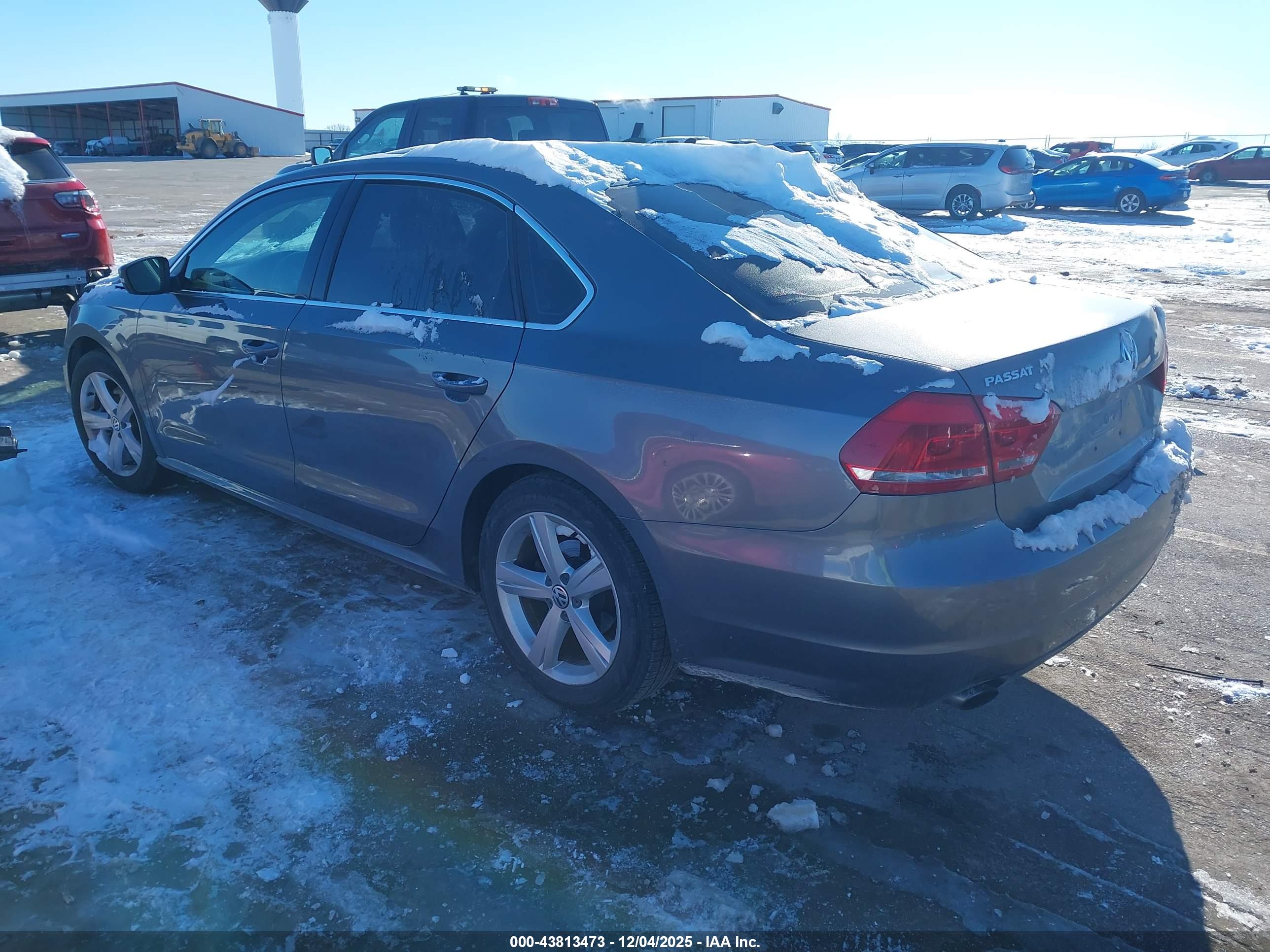 VOLKSWAGEN PASSAT image 3