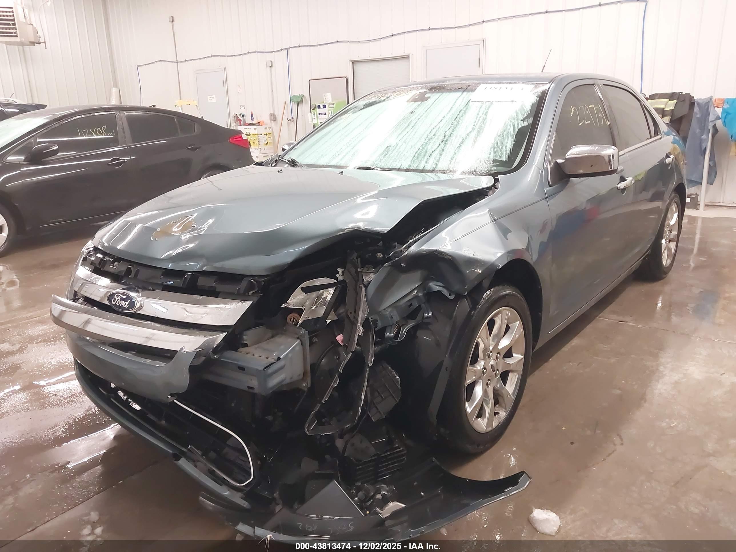 FORD FUSION image 2