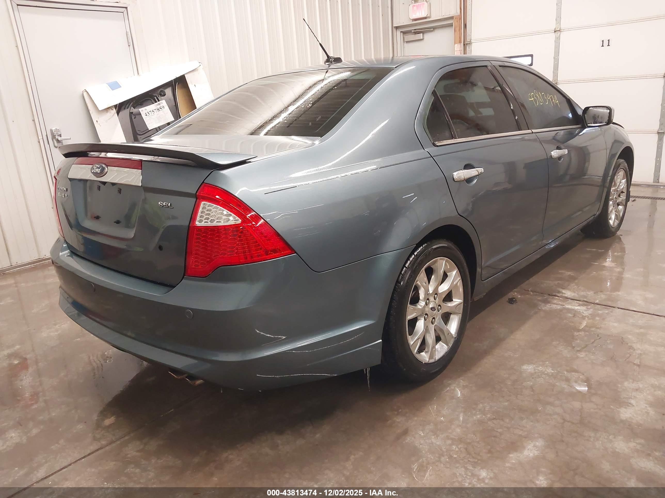 FORD FUSION image 4