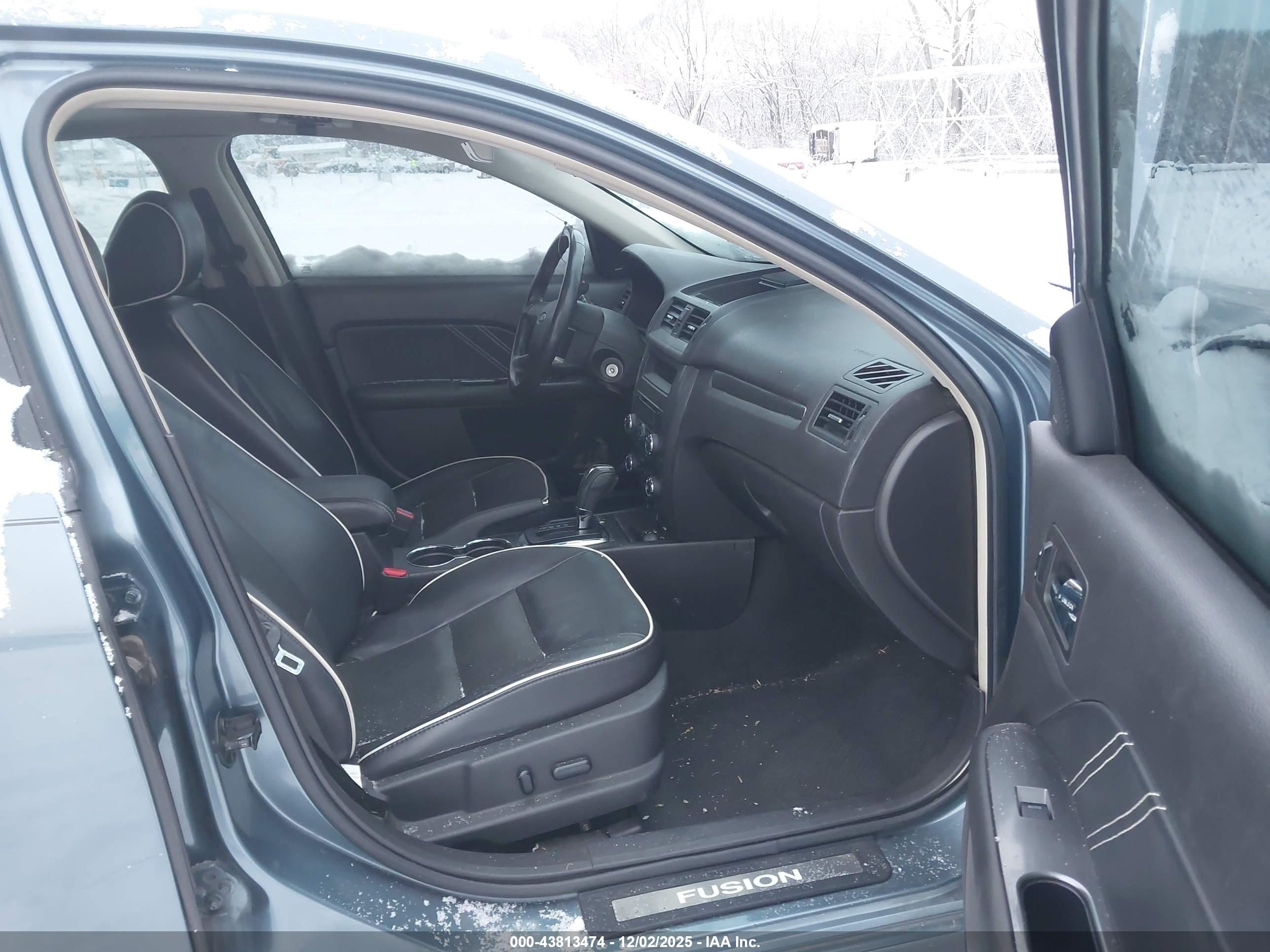 FORD FUSION image 5