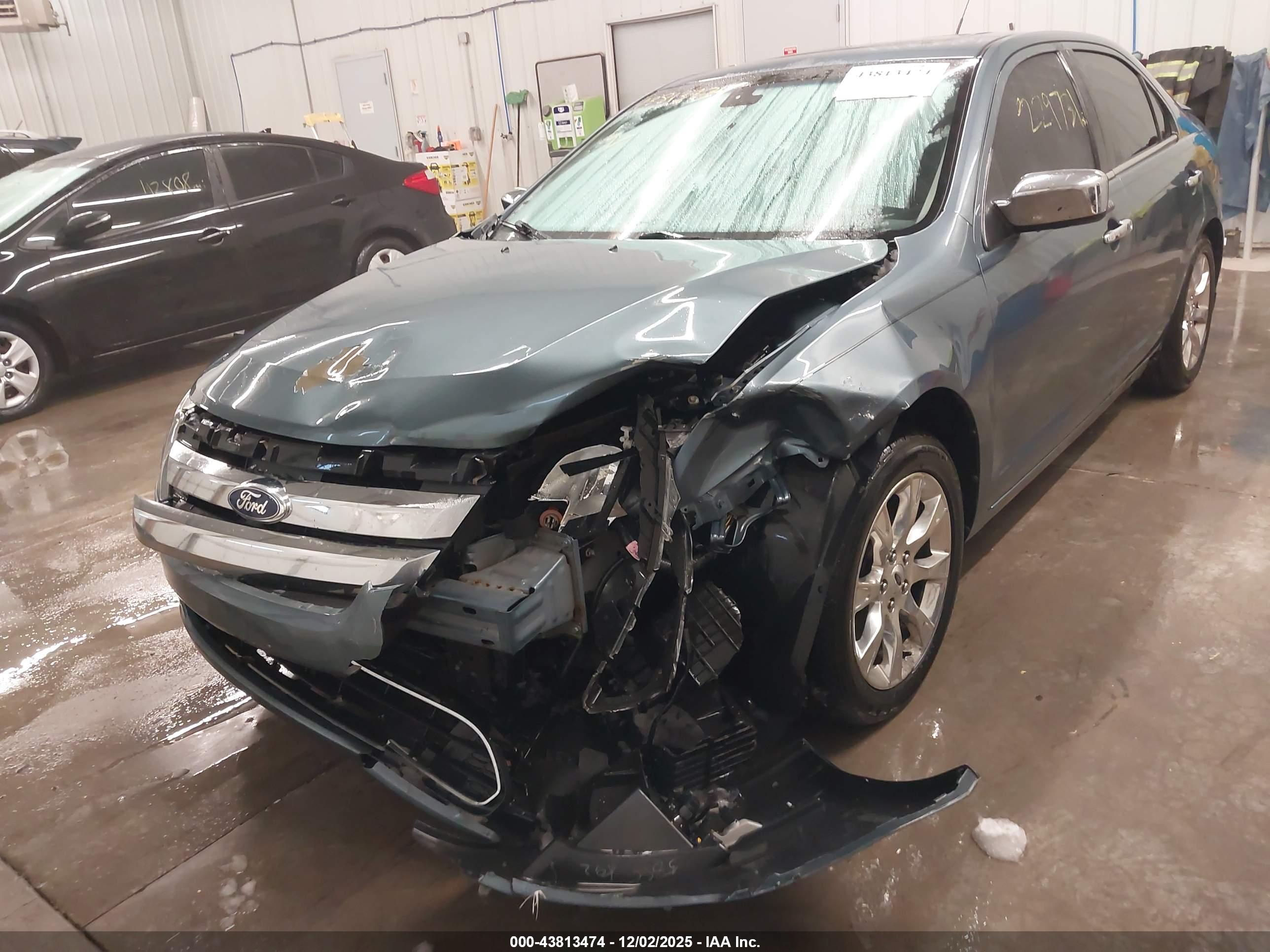 FORD FUSION image 6