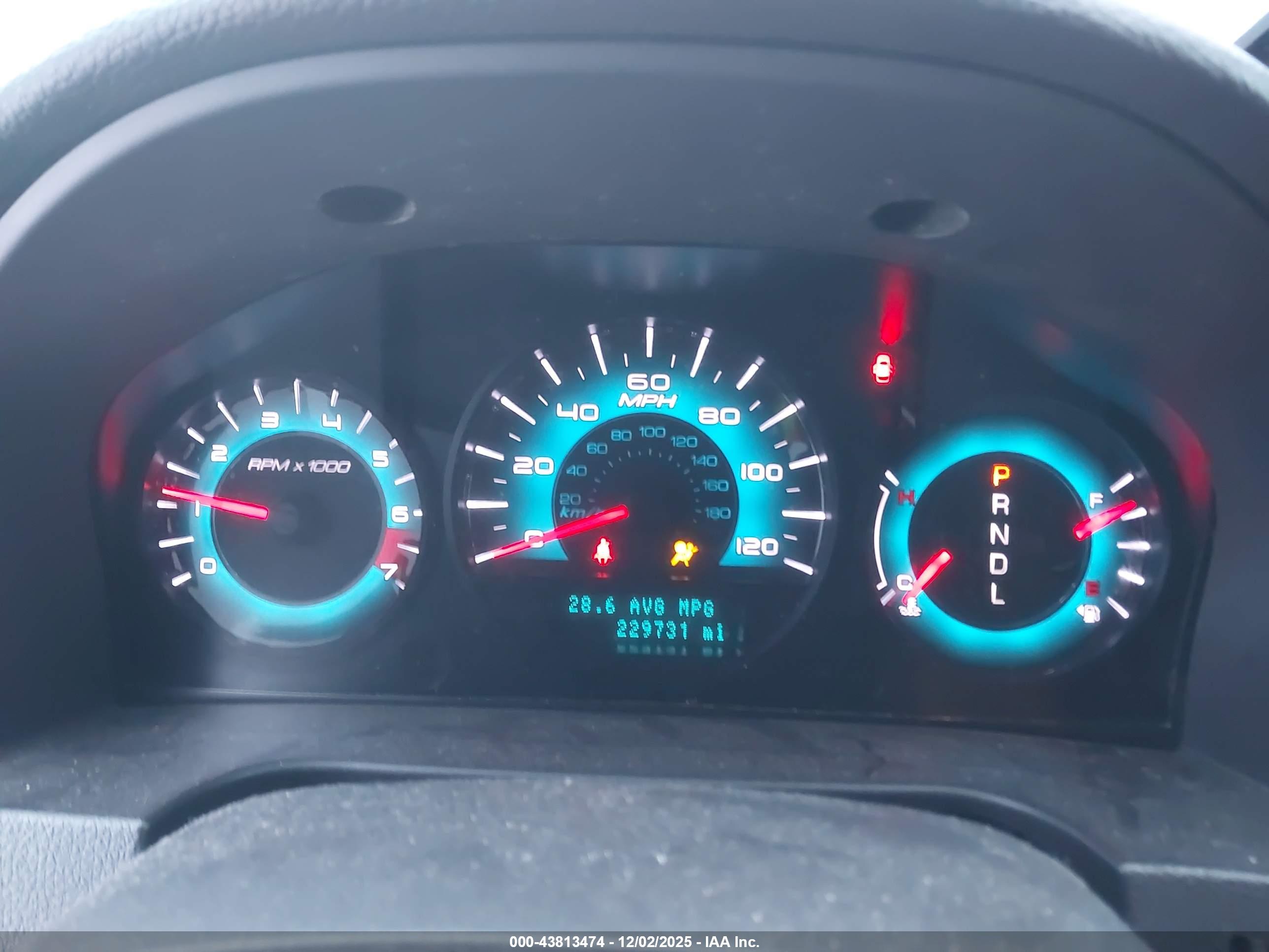FORD FUSION image 7