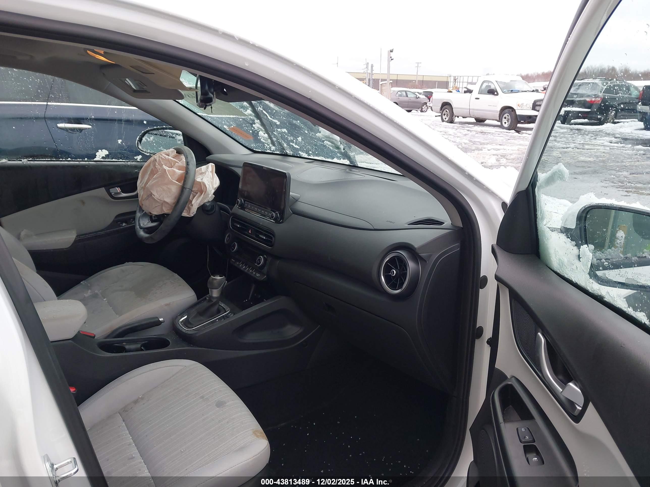 HYUNDAI KONA image 5