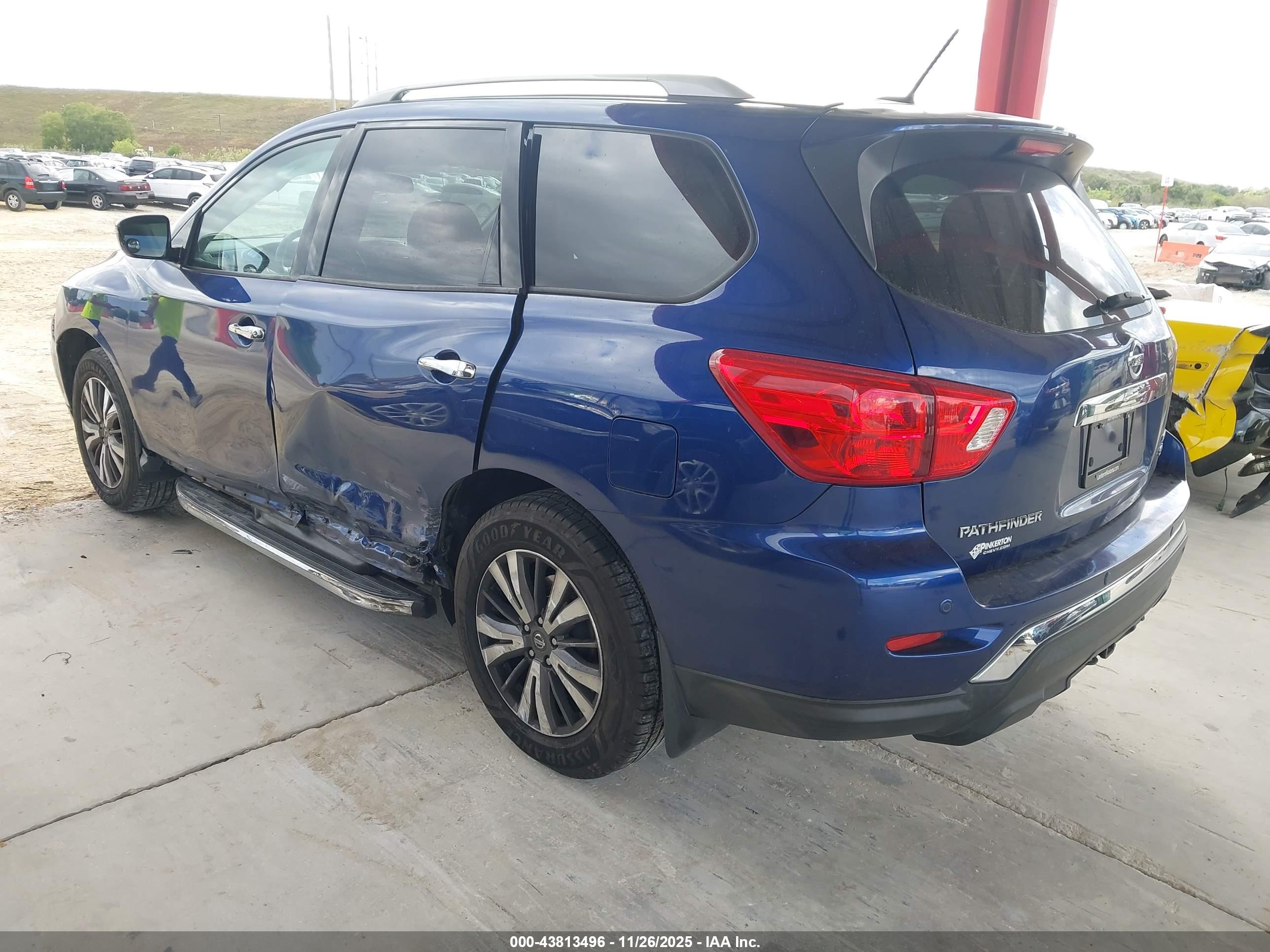 NISSAN PATHFINDER image 3