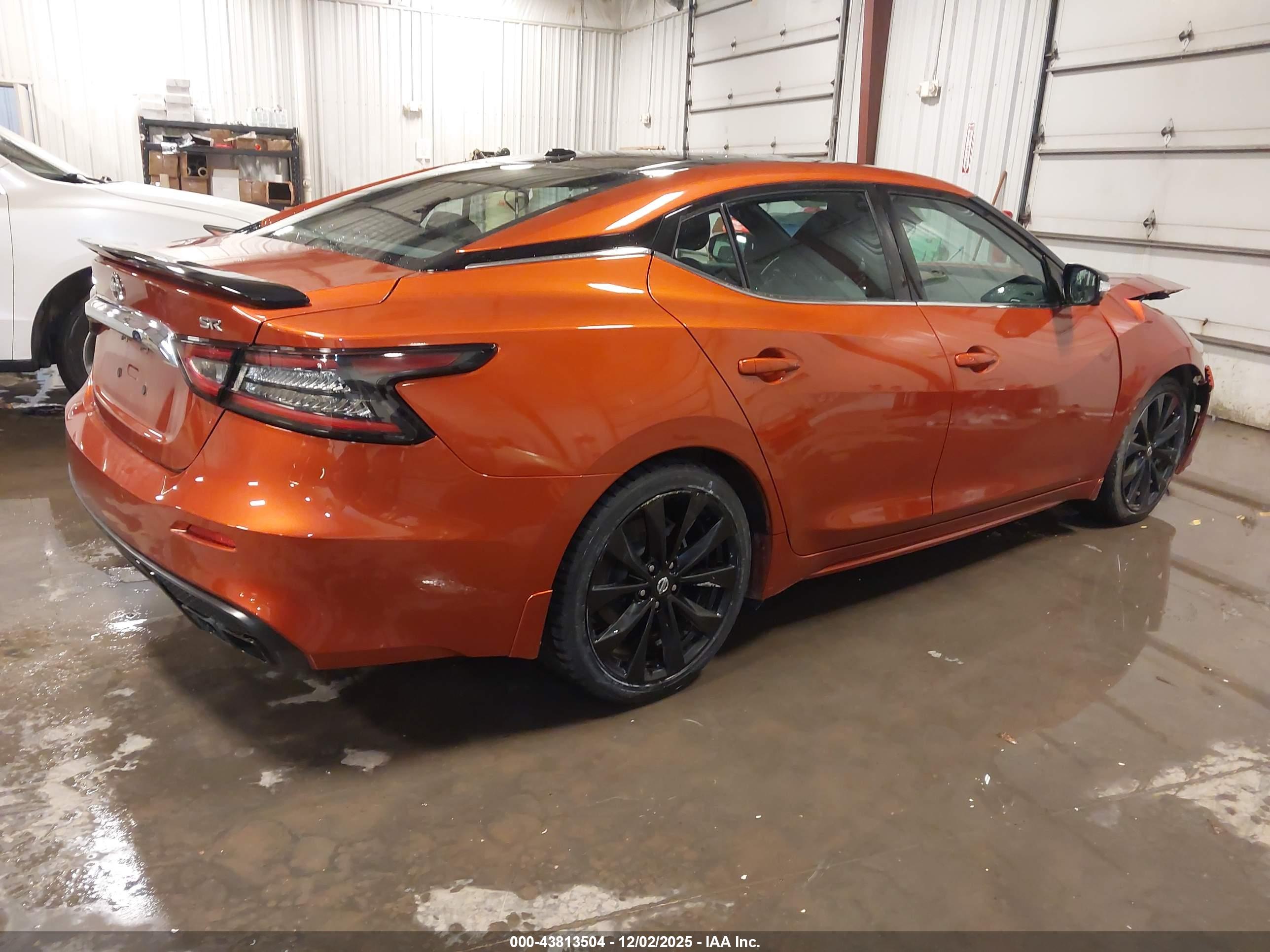 NISSAN MAXIMA image 4