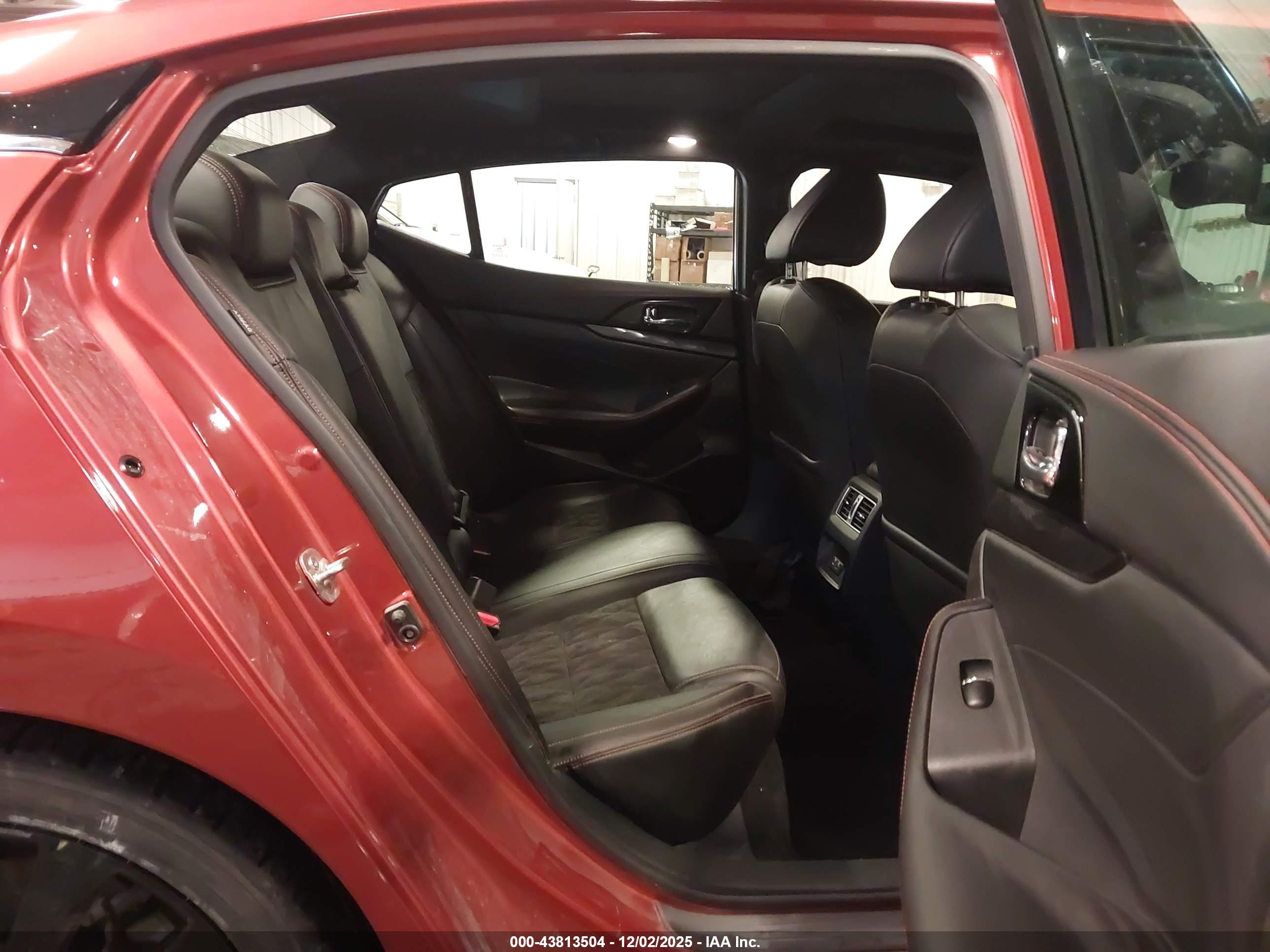 NISSAN MAXIMA image 8