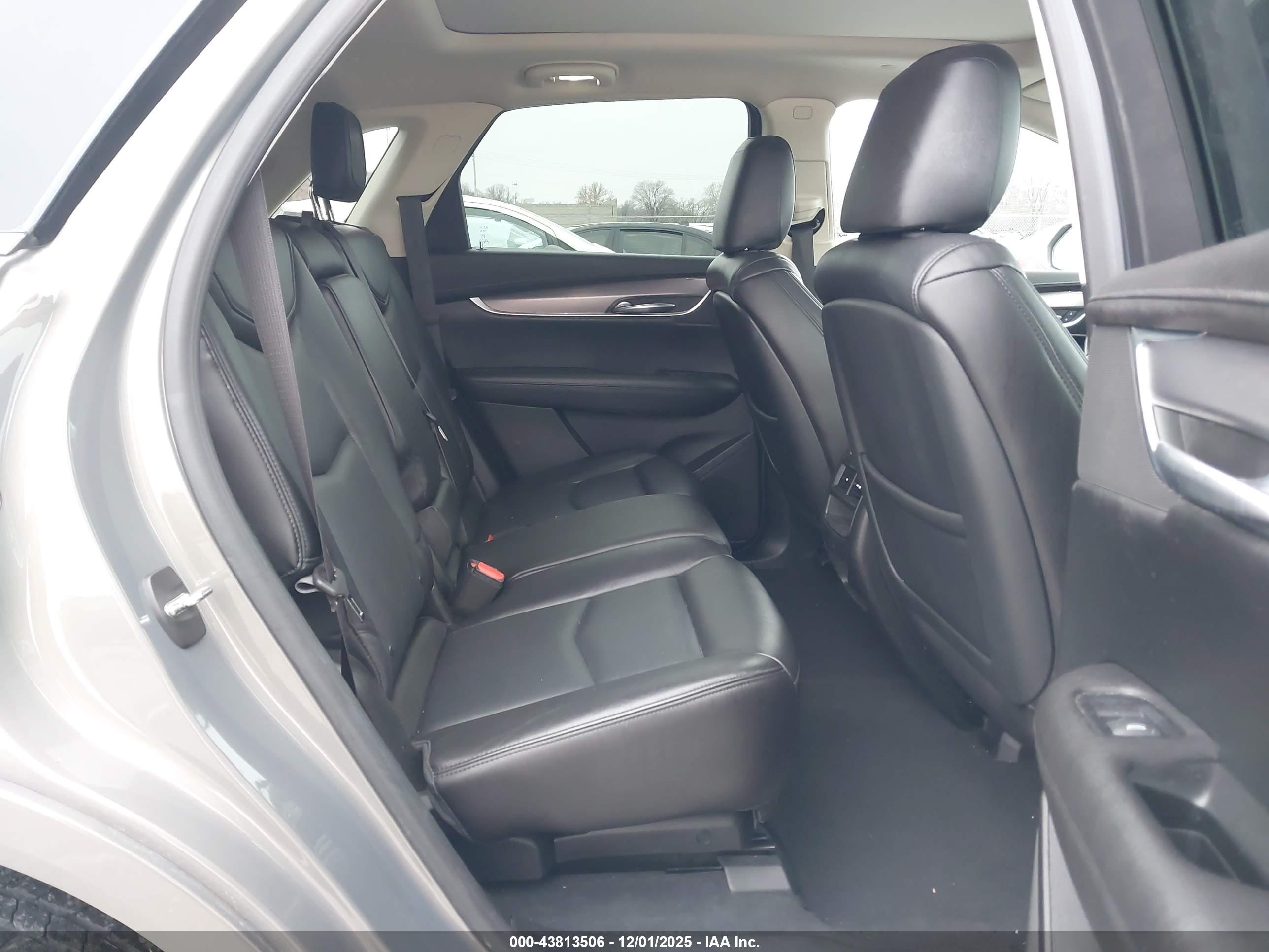 CADILLAC XT5 image 8