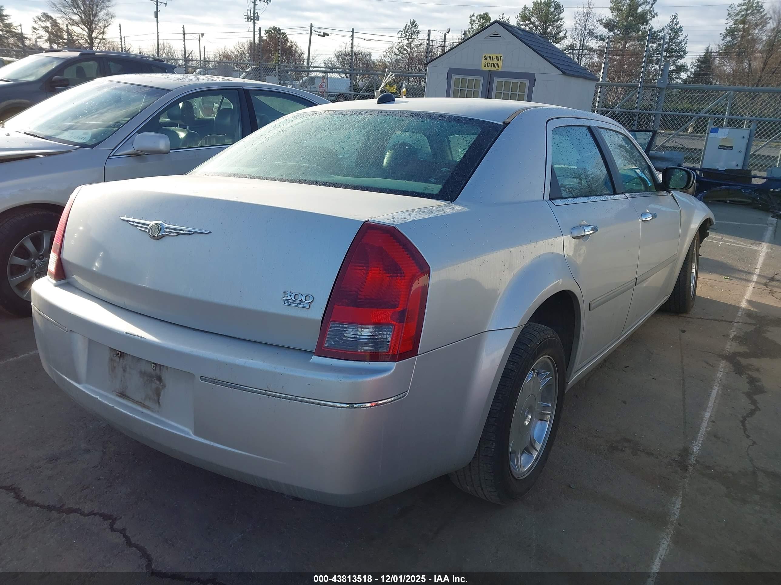 CHRYSLER 300 image 4
