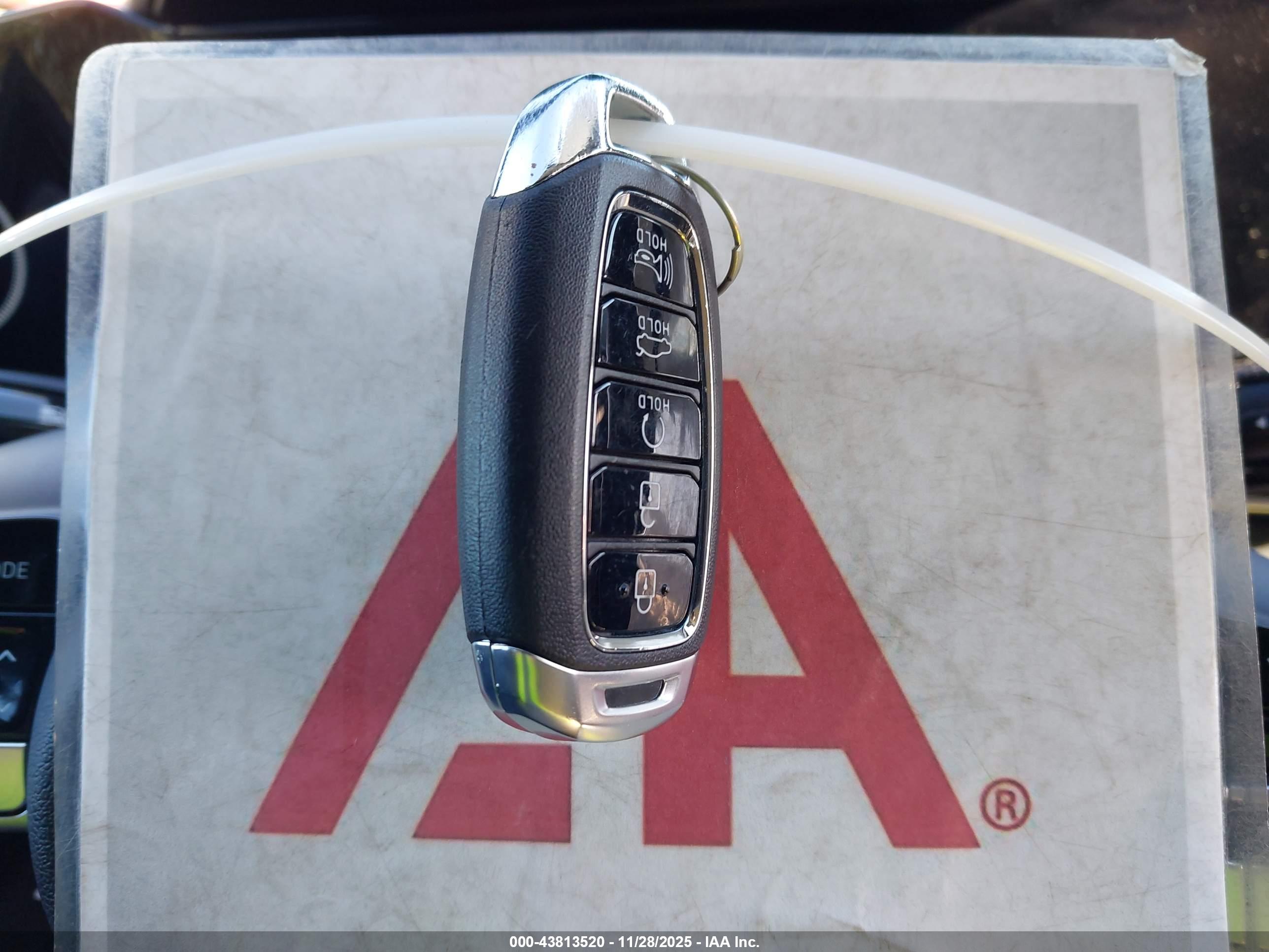 HYUNDAI ELANTRA image 11