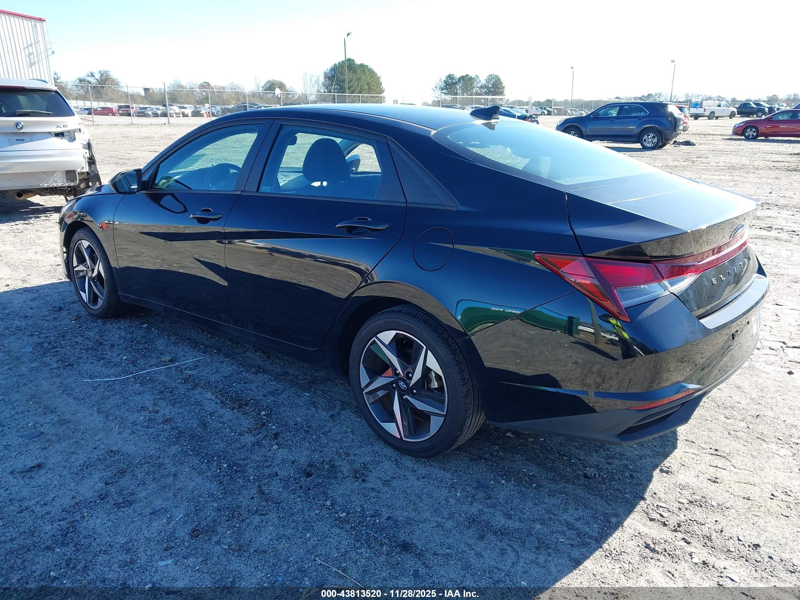 HYUNDAI ELANTRA image 3