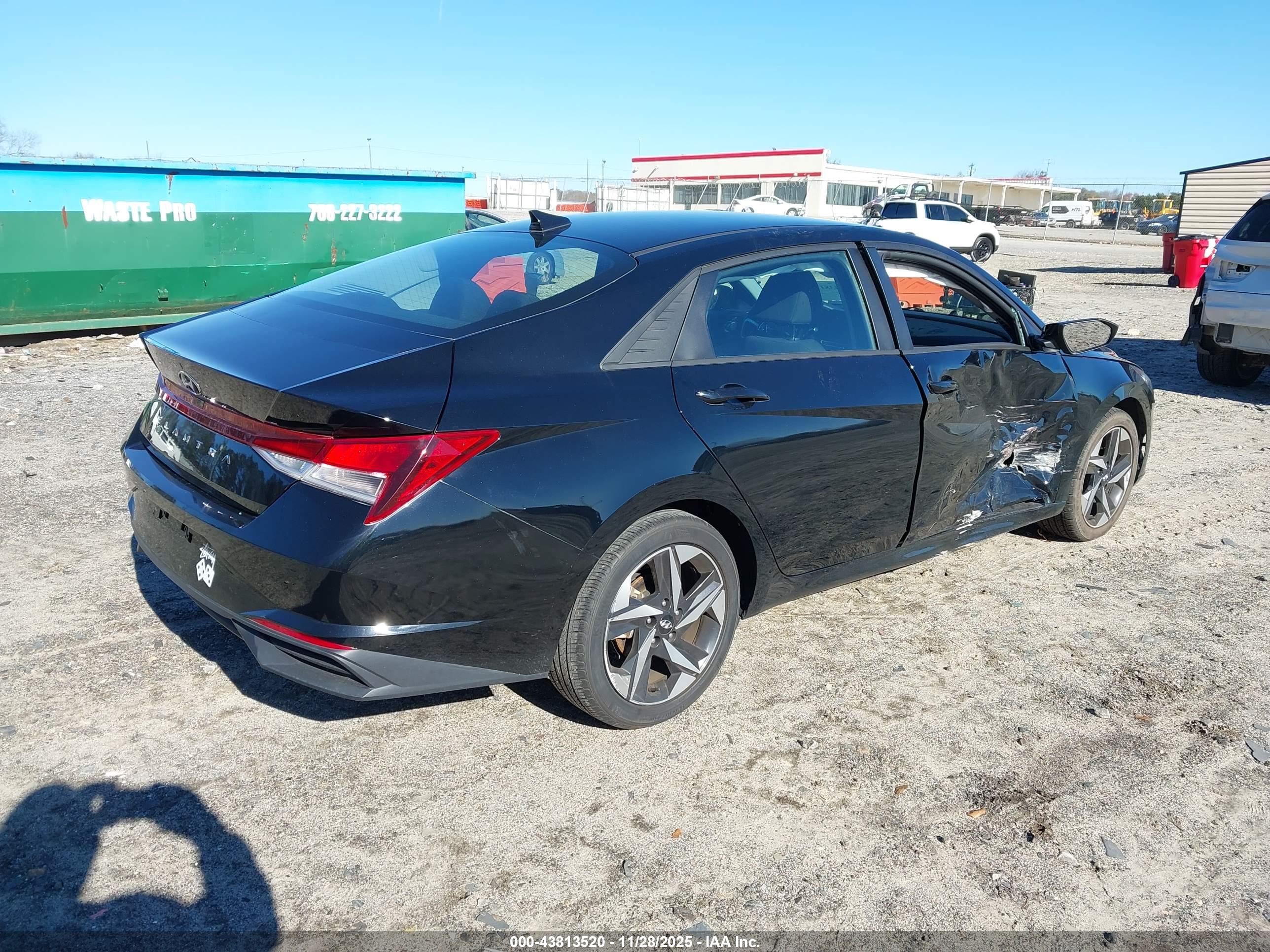 HYUNDAI ELANTRA image 4