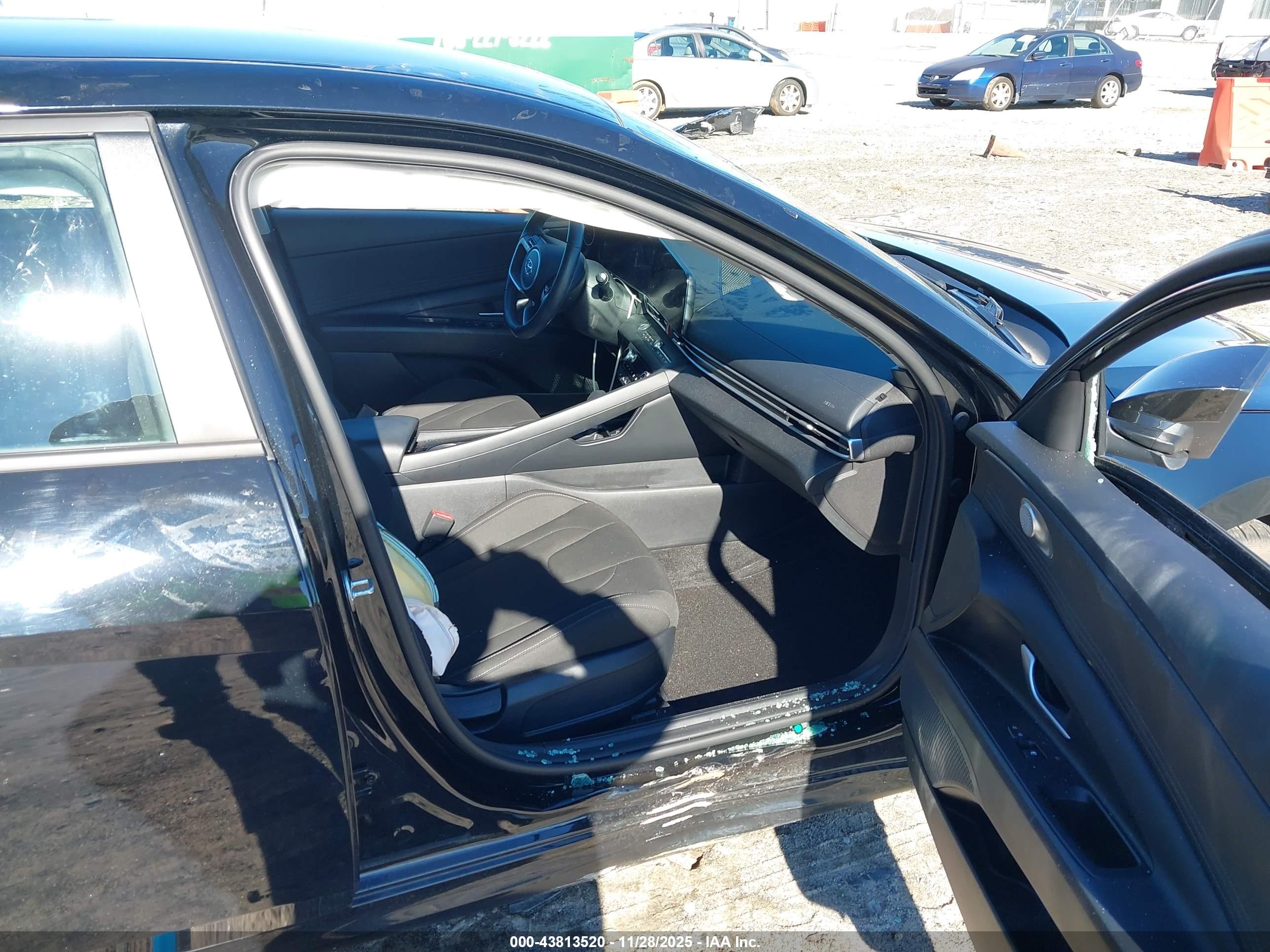 HYUNDAI ELANTRA image 5
