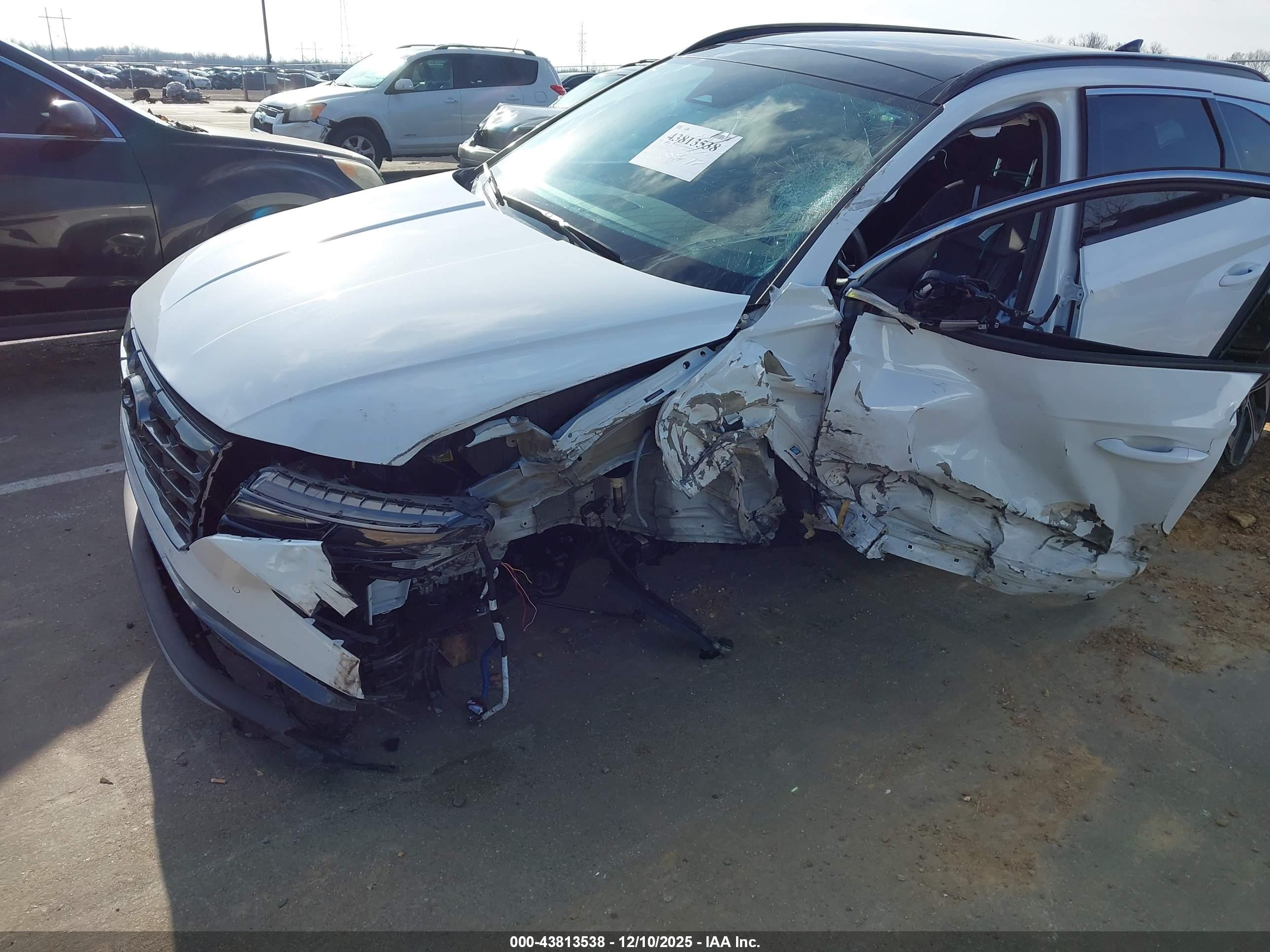 HYUNDAI TUCSON image 6