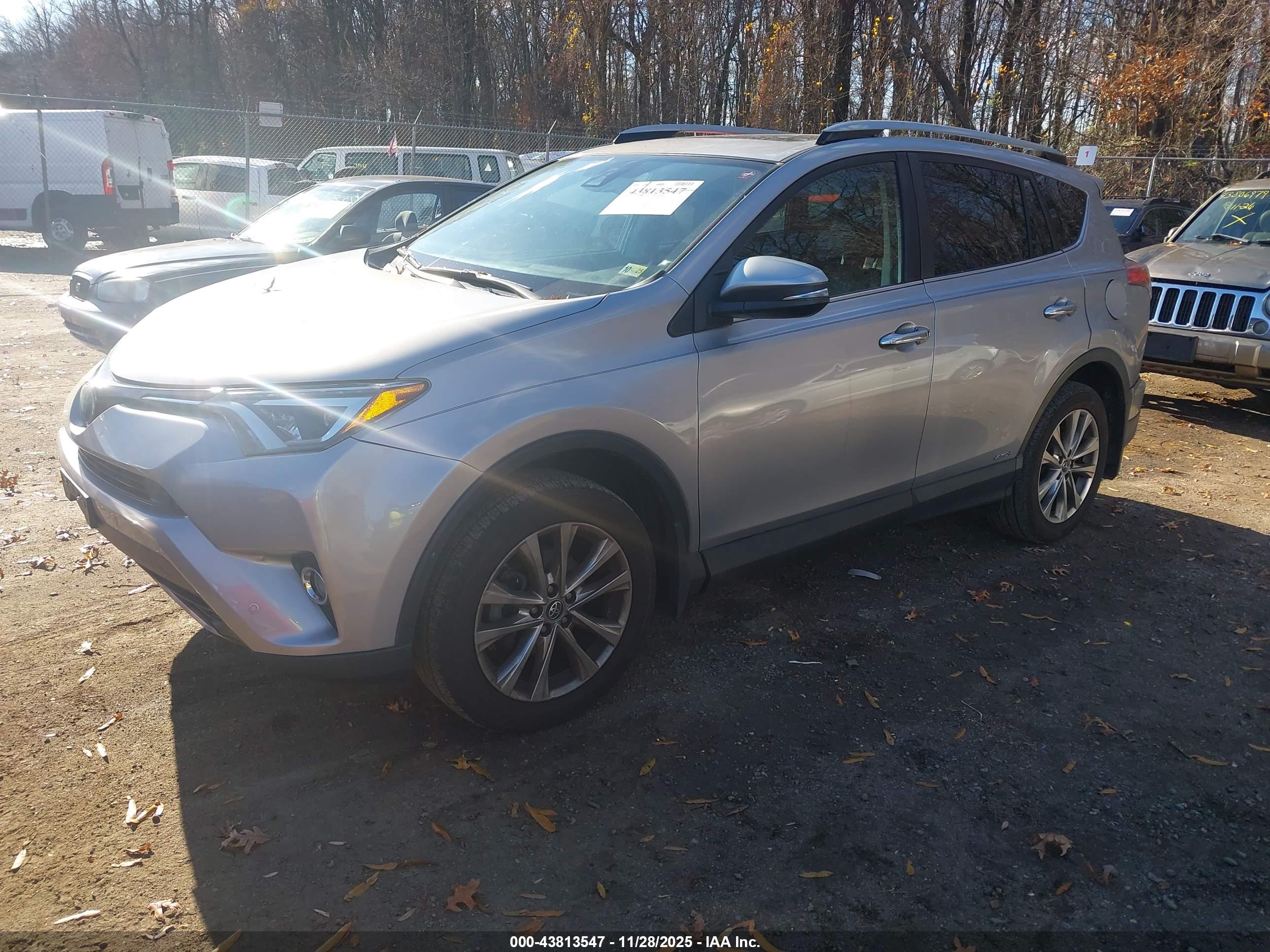 TOYOTA RAV4 image 2