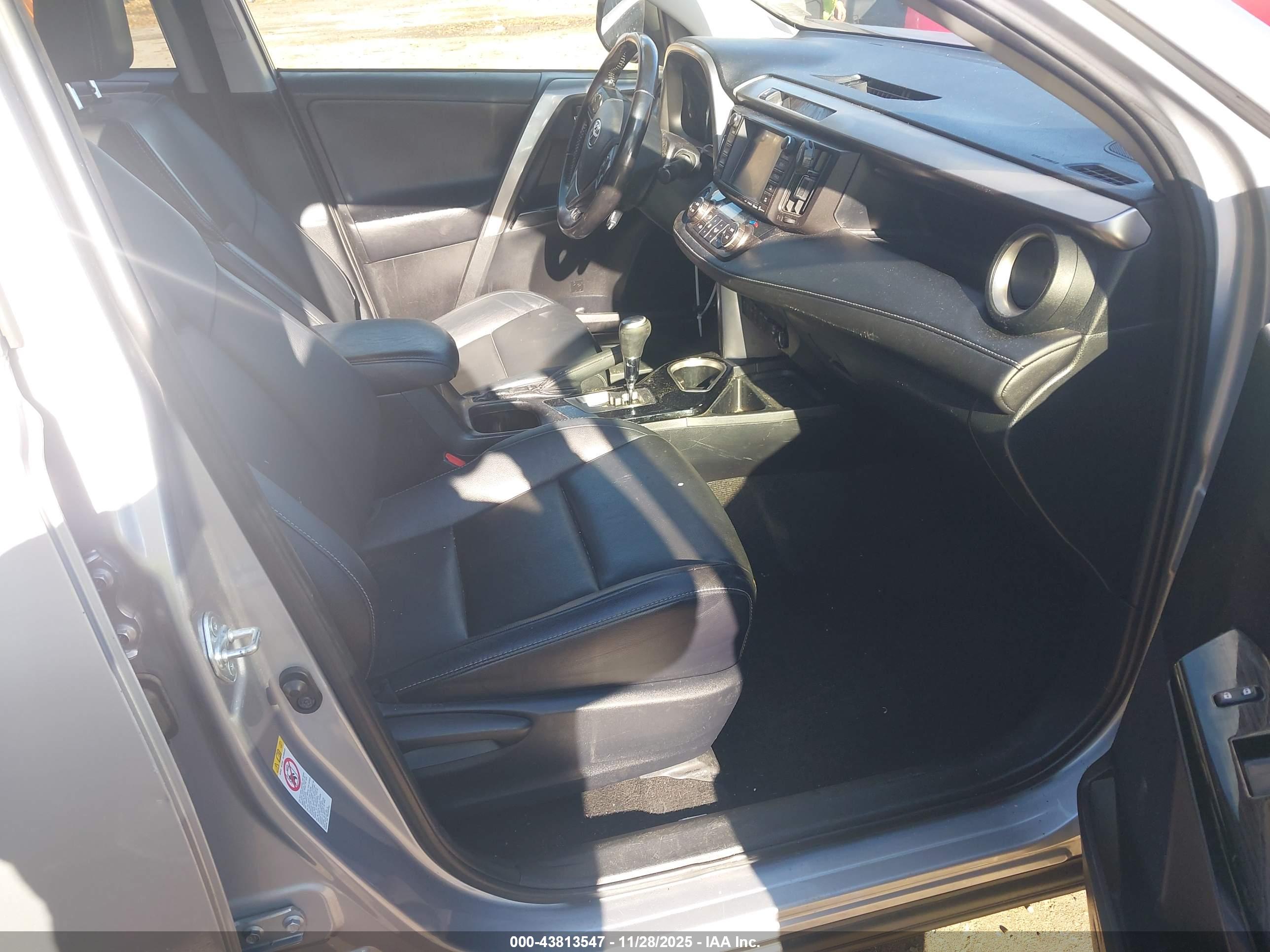 TOYOTA RAV4 image 5