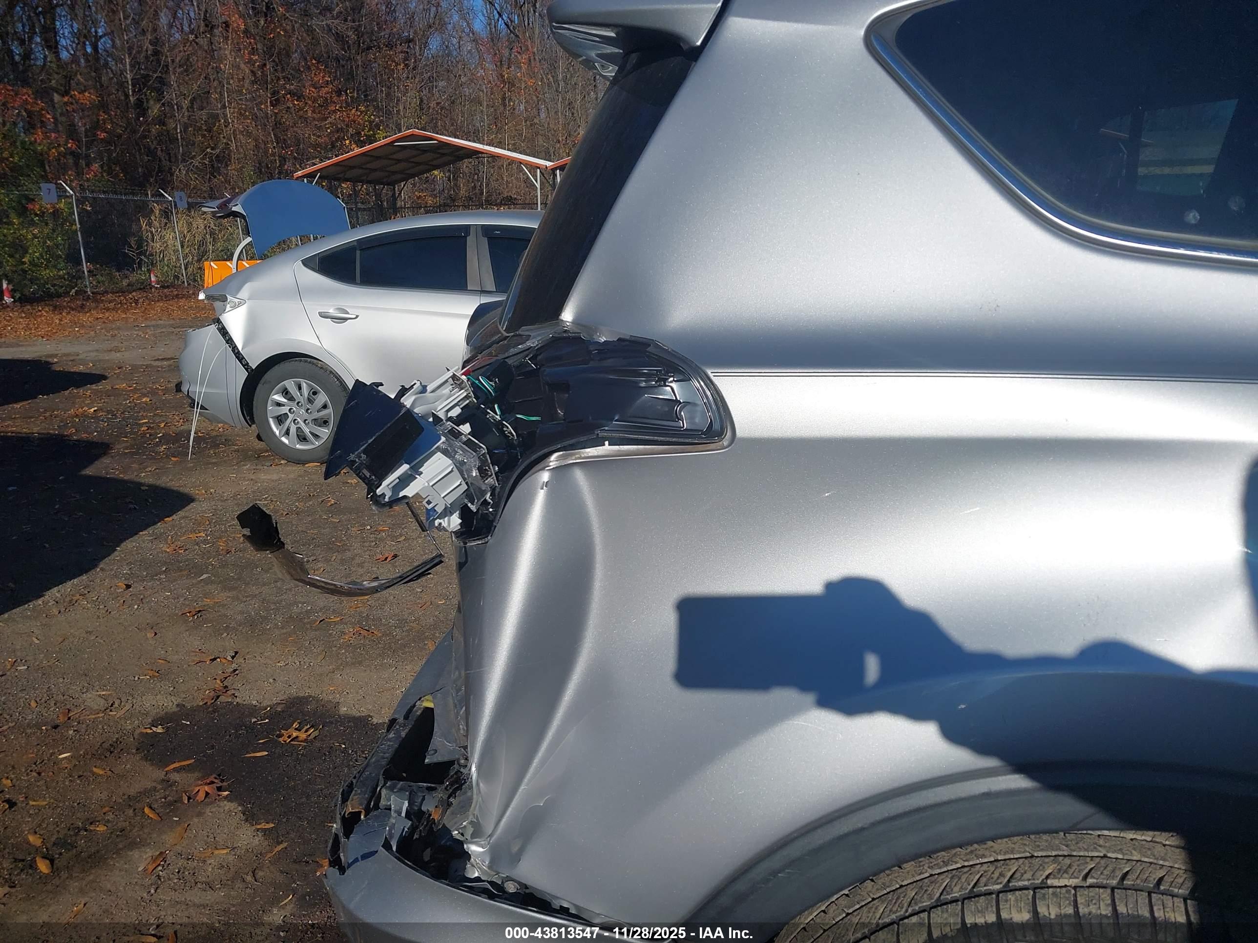 TOYOTA RAV4 image 6
