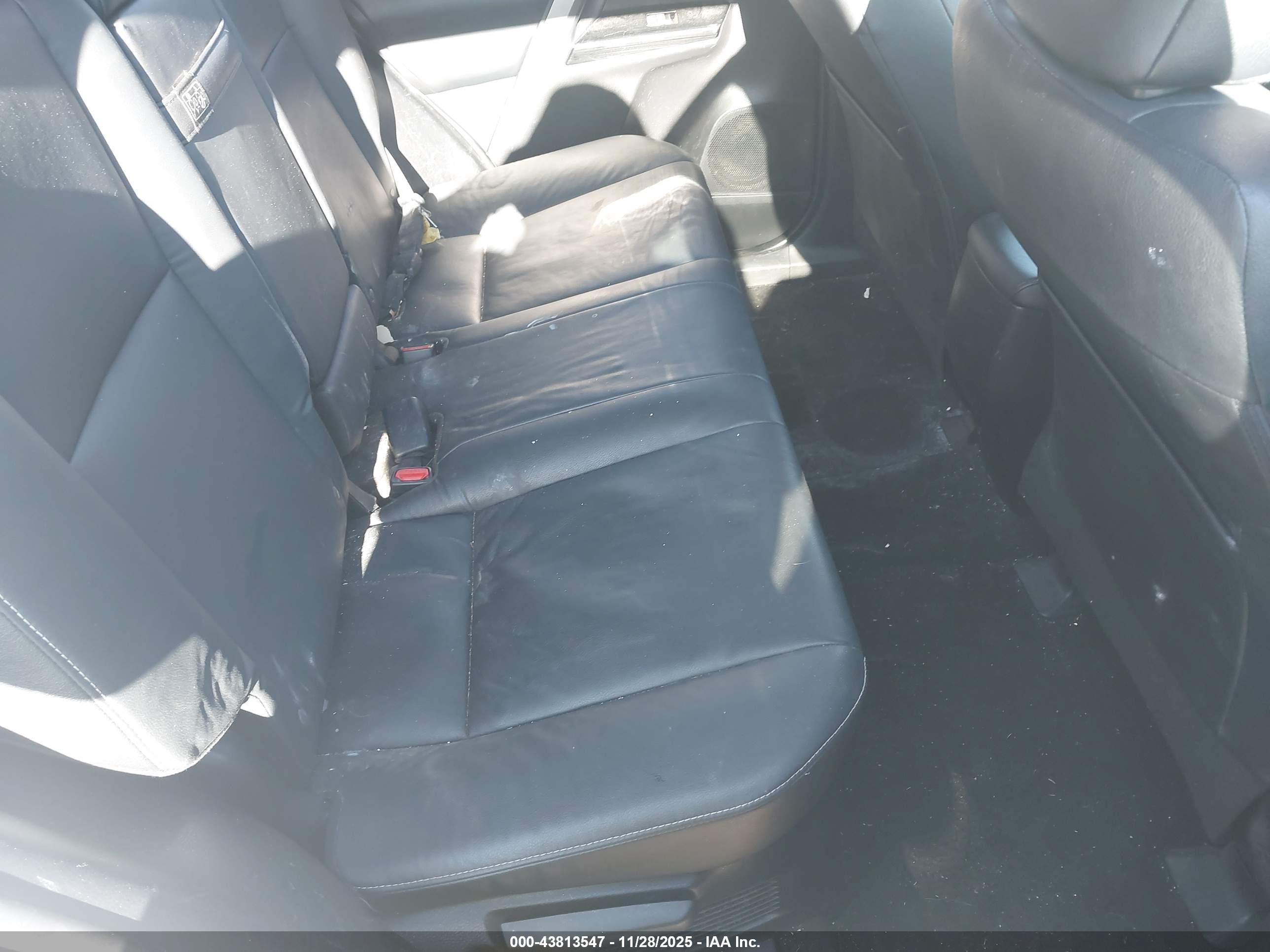 TOYOTA RAV4 image 8