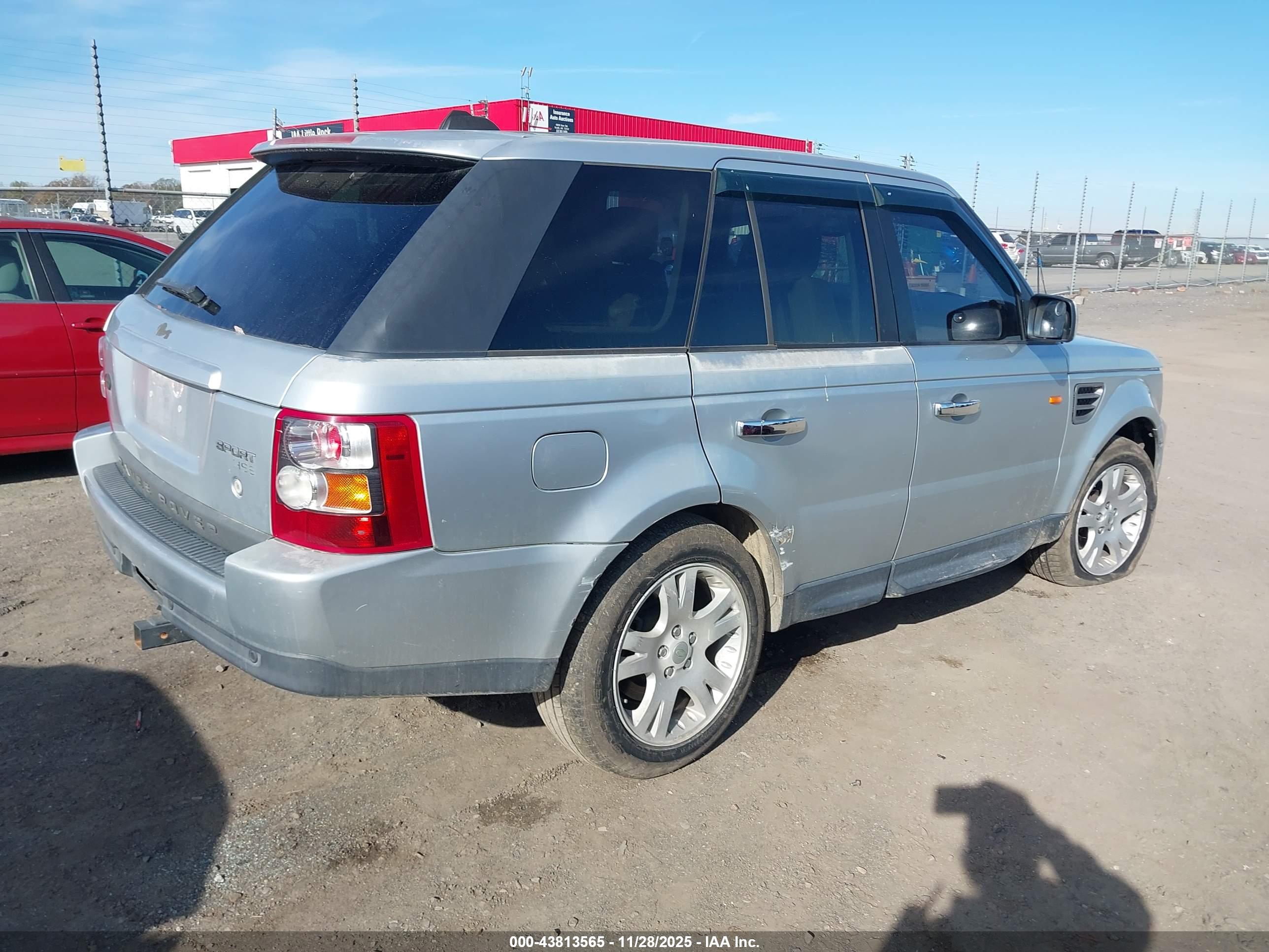 LAND ROVER image 4