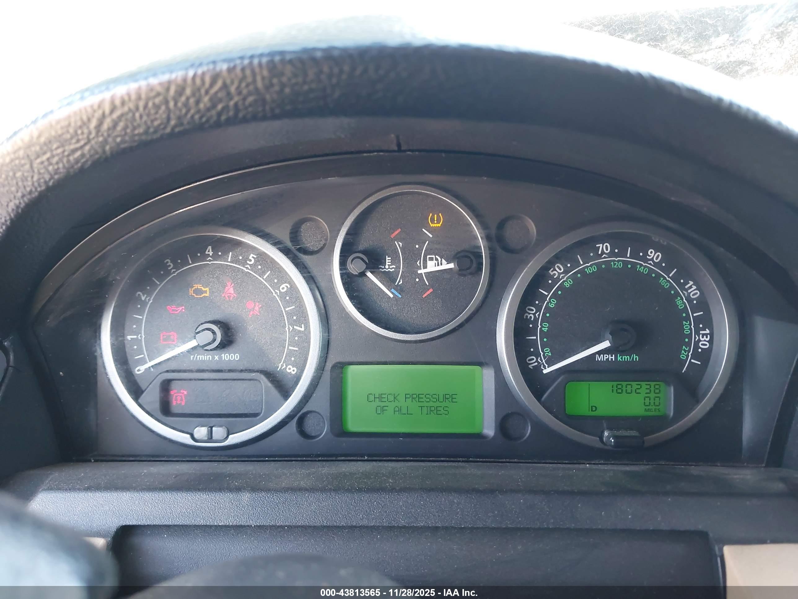 LAND ROVER image 7