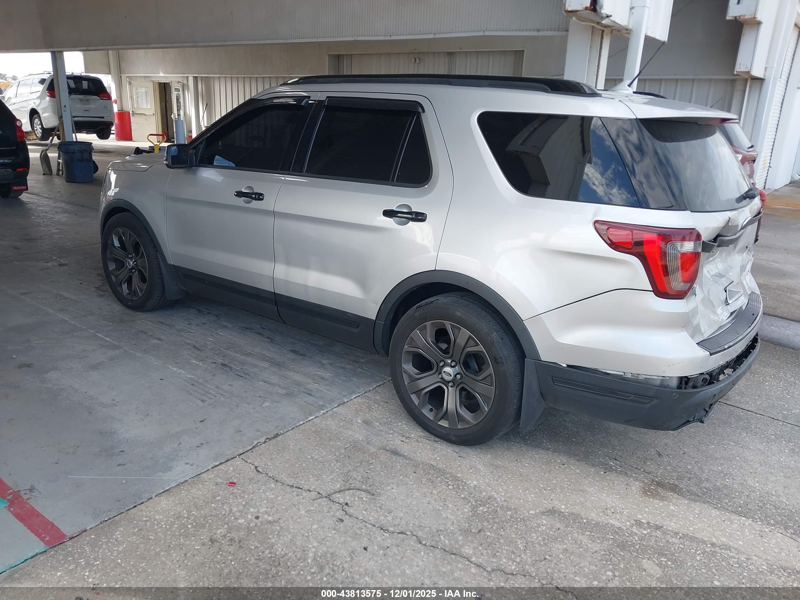FORD EXPLORER image 3