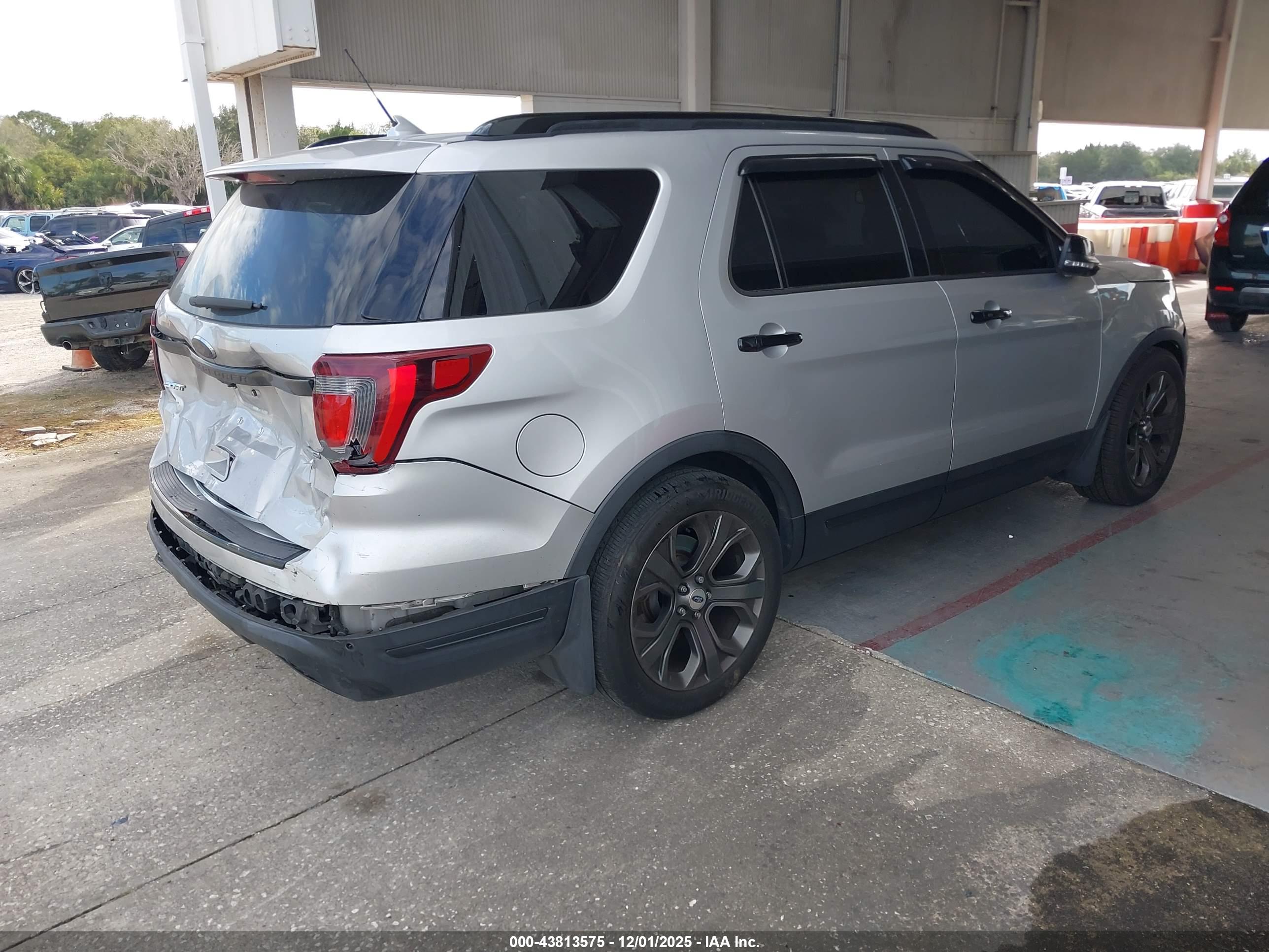 FORD EXPLORER image 4