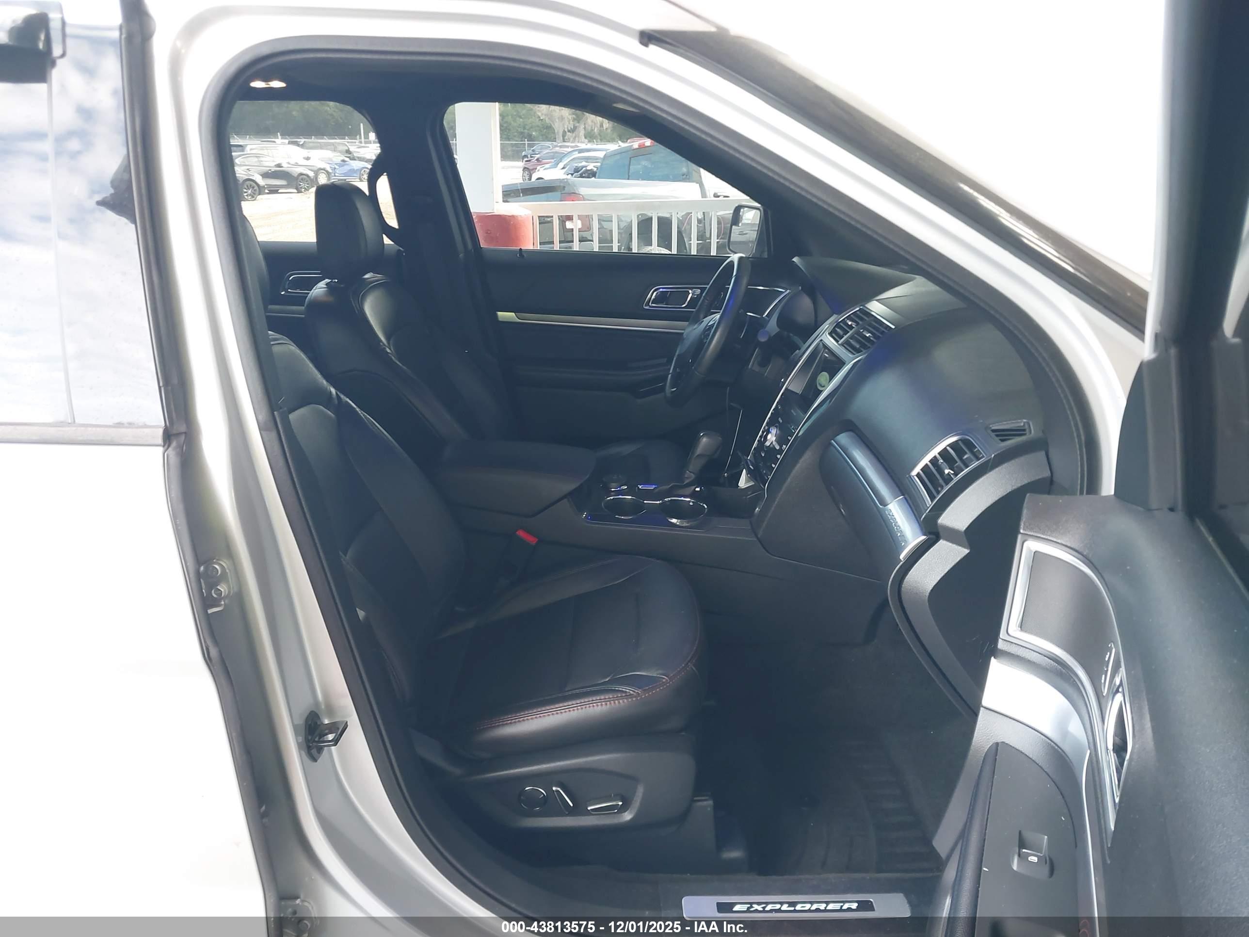 FORD EXPLORER image 5