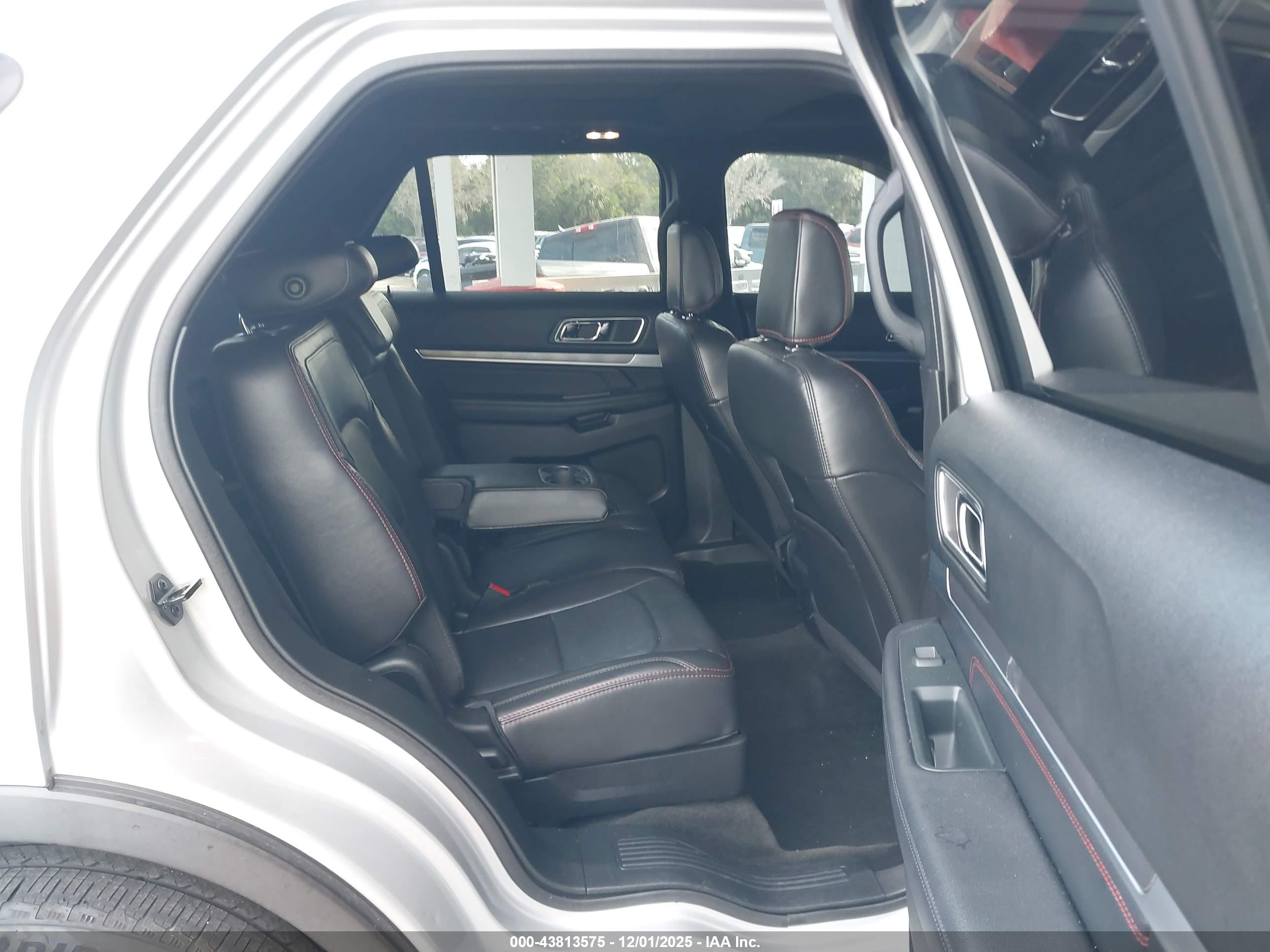 FORD EXPLORER image 8