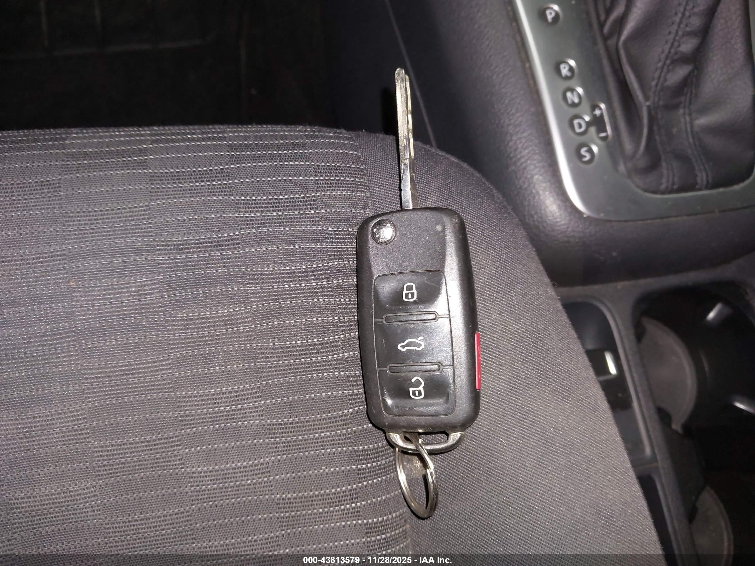 VOLKSWAGEN TIGUAN image 11