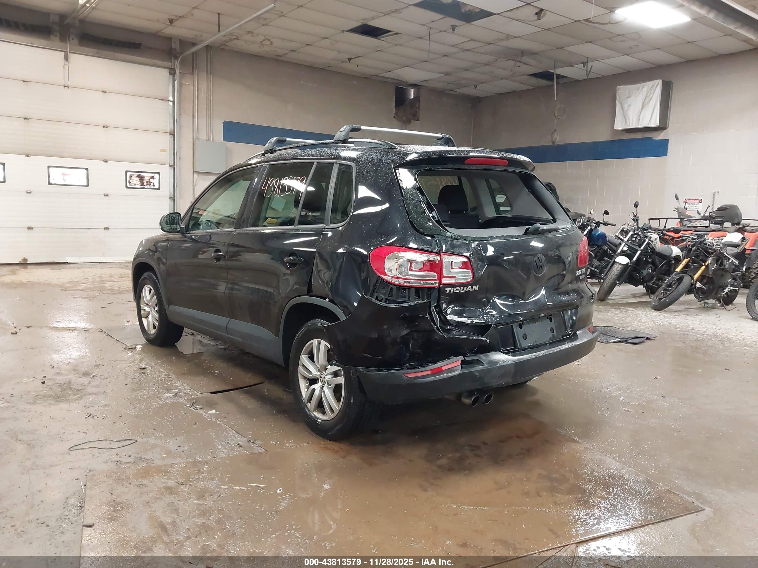 VOLKSWAGEN TIGUAN image 3