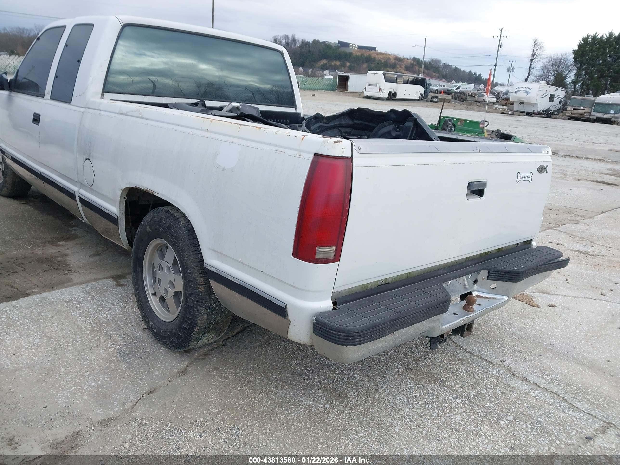 CHEVROLET GMT-400 image 3