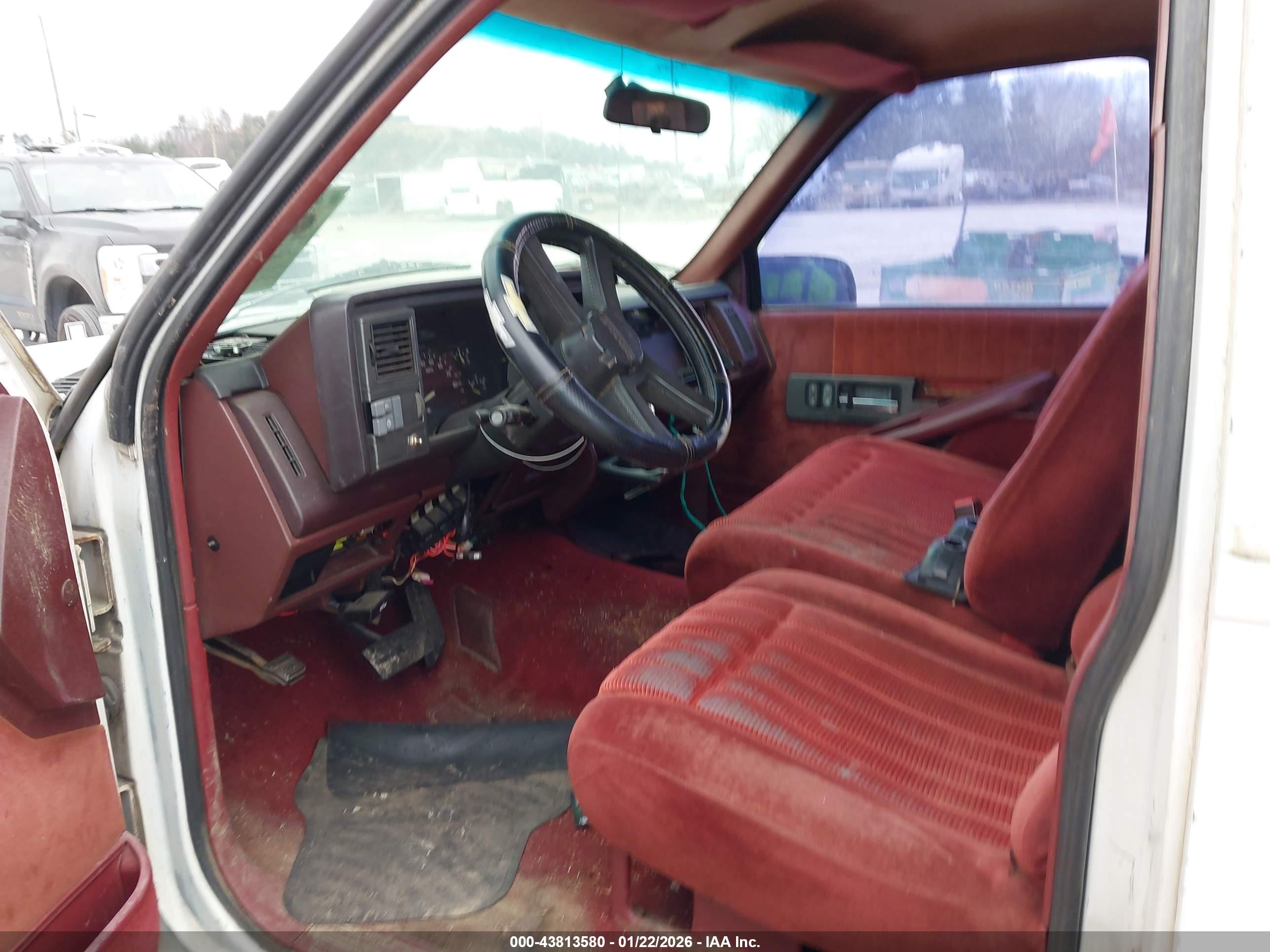 CHEVROLET GMT-400 image 5